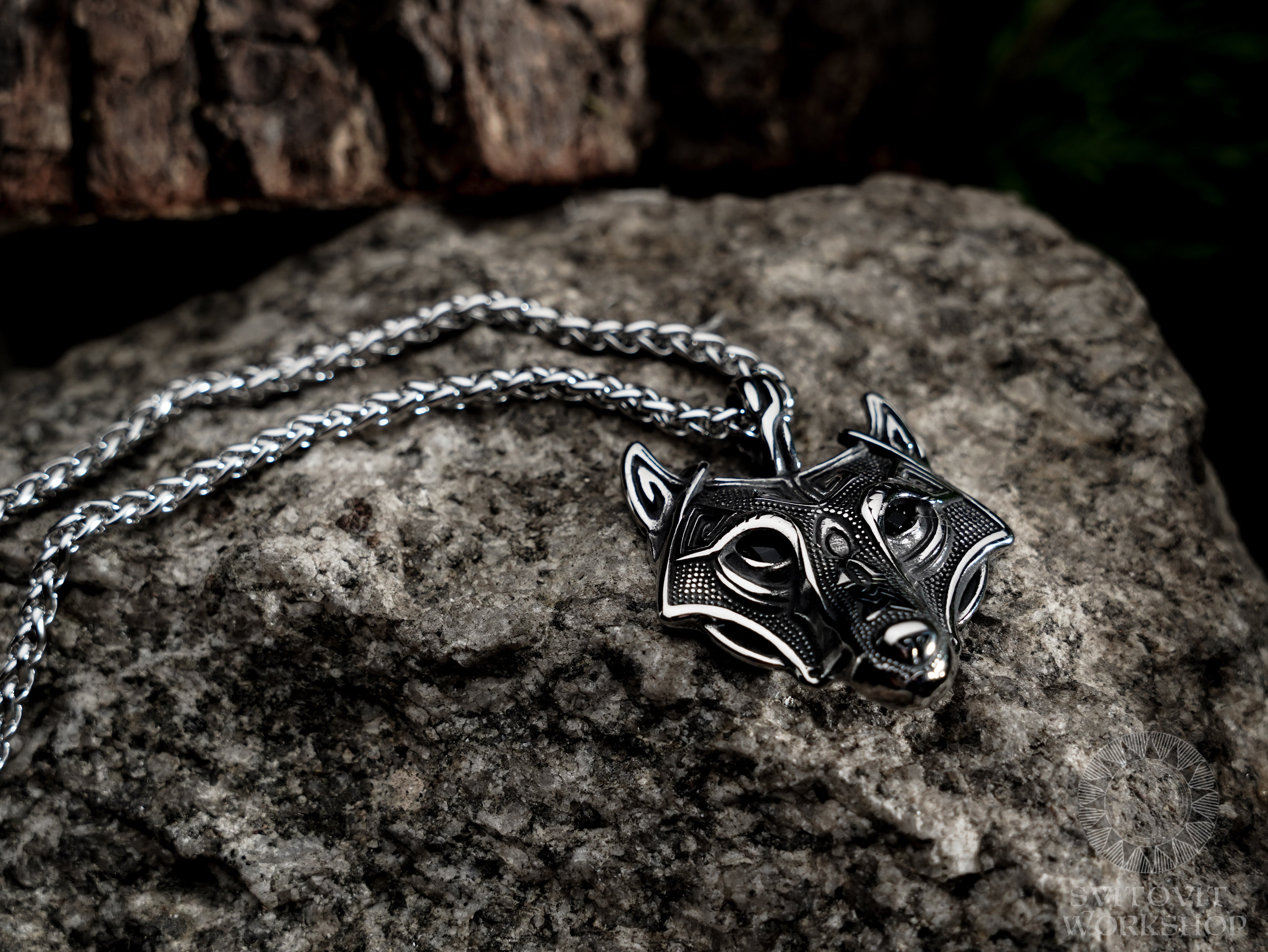 Fenrir head necklace • 5-7 days delivery guarantee