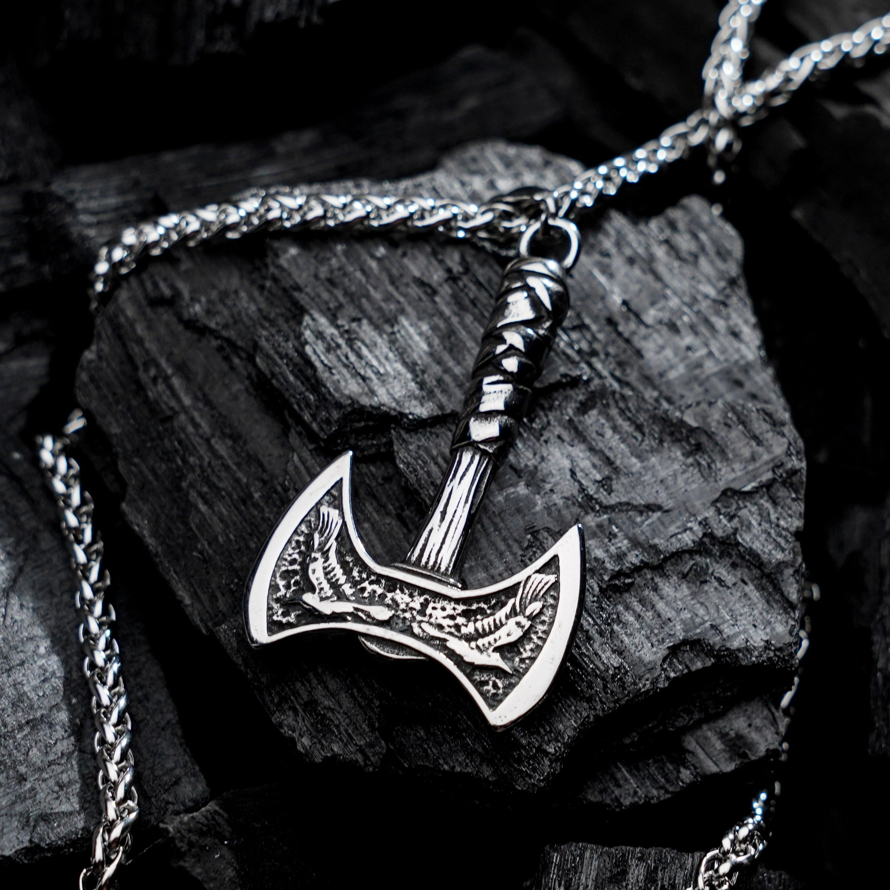 Berserker Axe necklace • 5-7 days delivery guarantee
