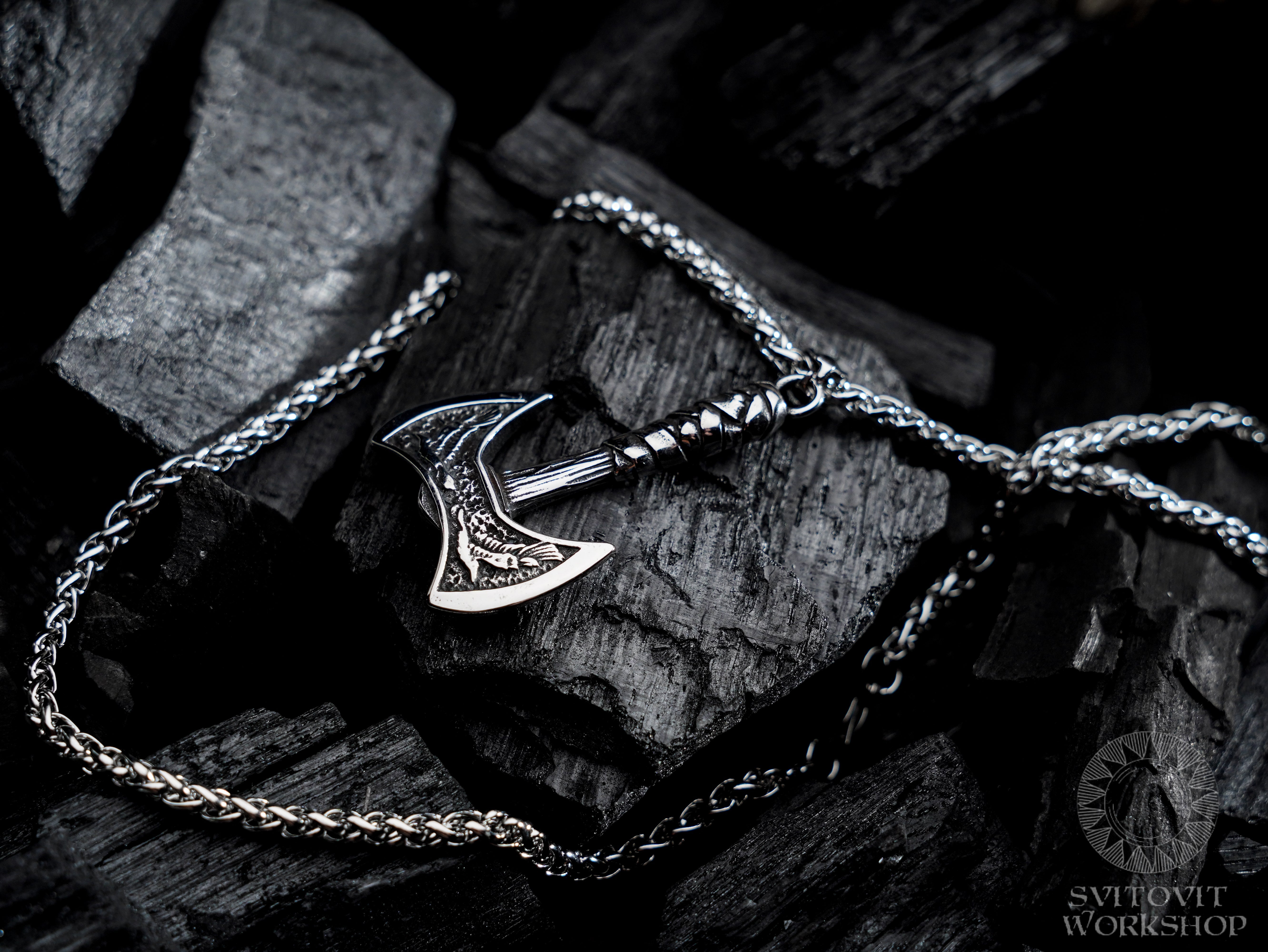 Berserker Axe necklace • 5-7 days delivery guarantee