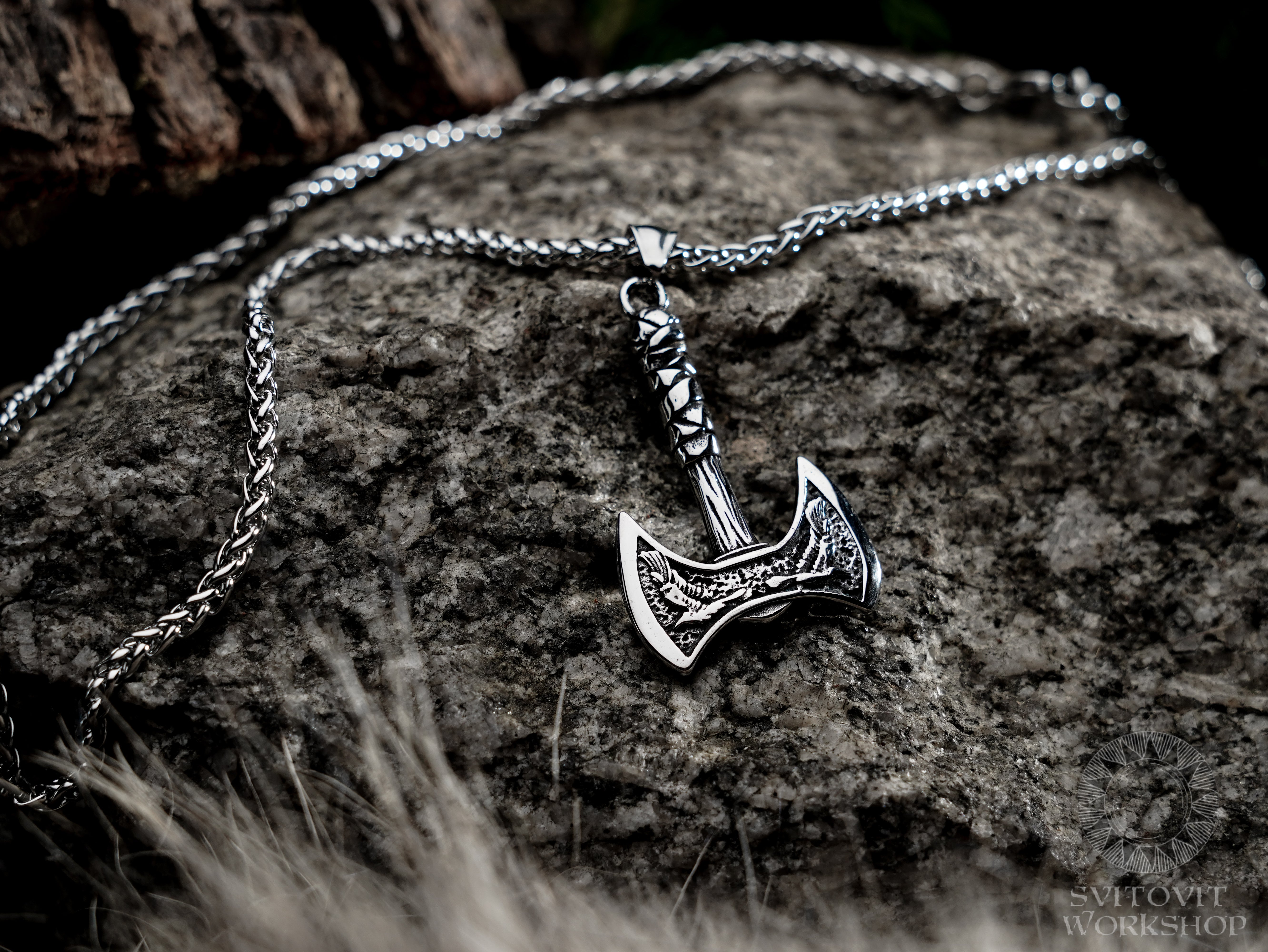 Berserker Axe necklace • 5-7 days delivery guarantee