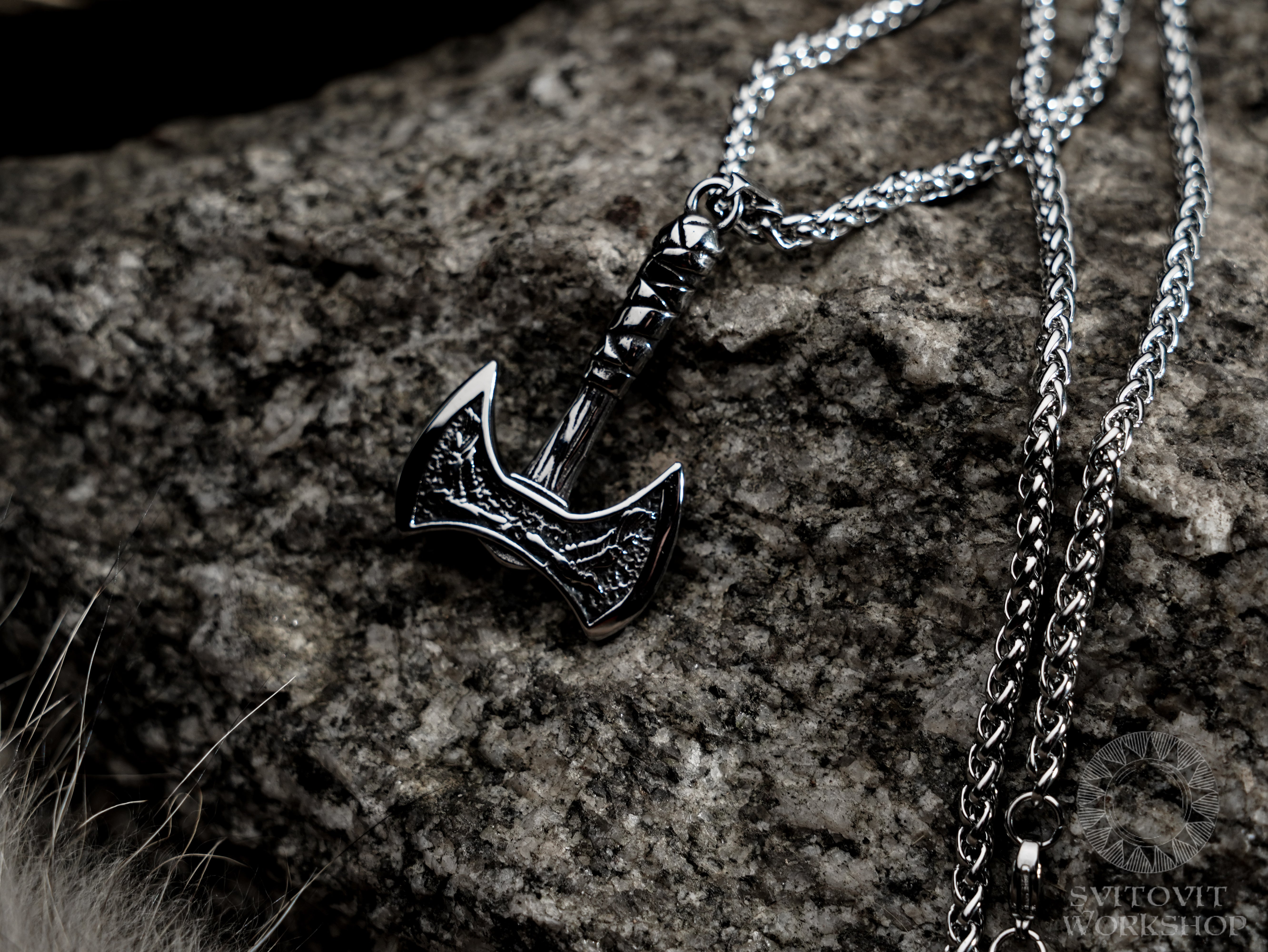 Berserker Axe necklace • 5-7 days delivery guarantee