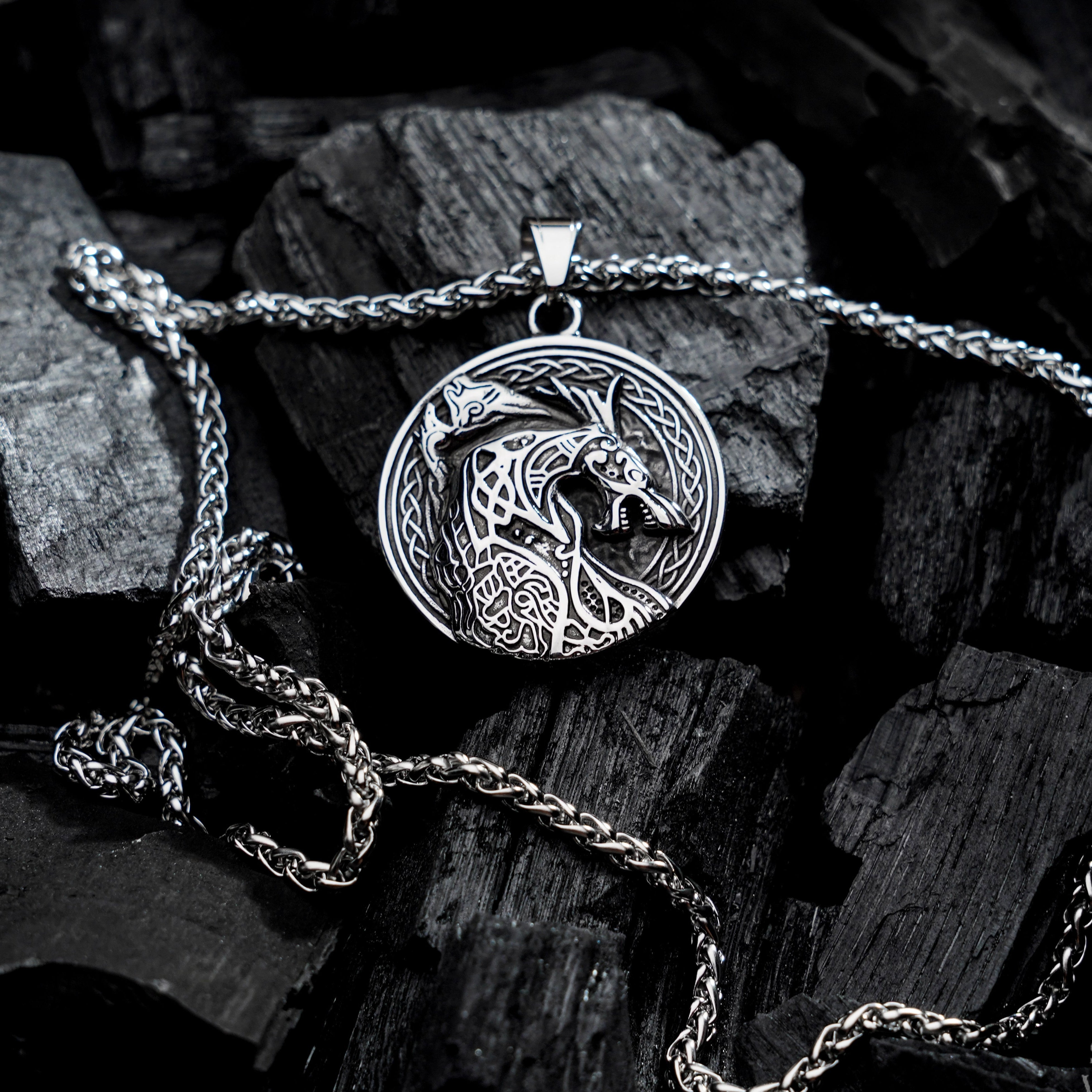 Fenrir necklace • 5-7 days delivery guarantee
