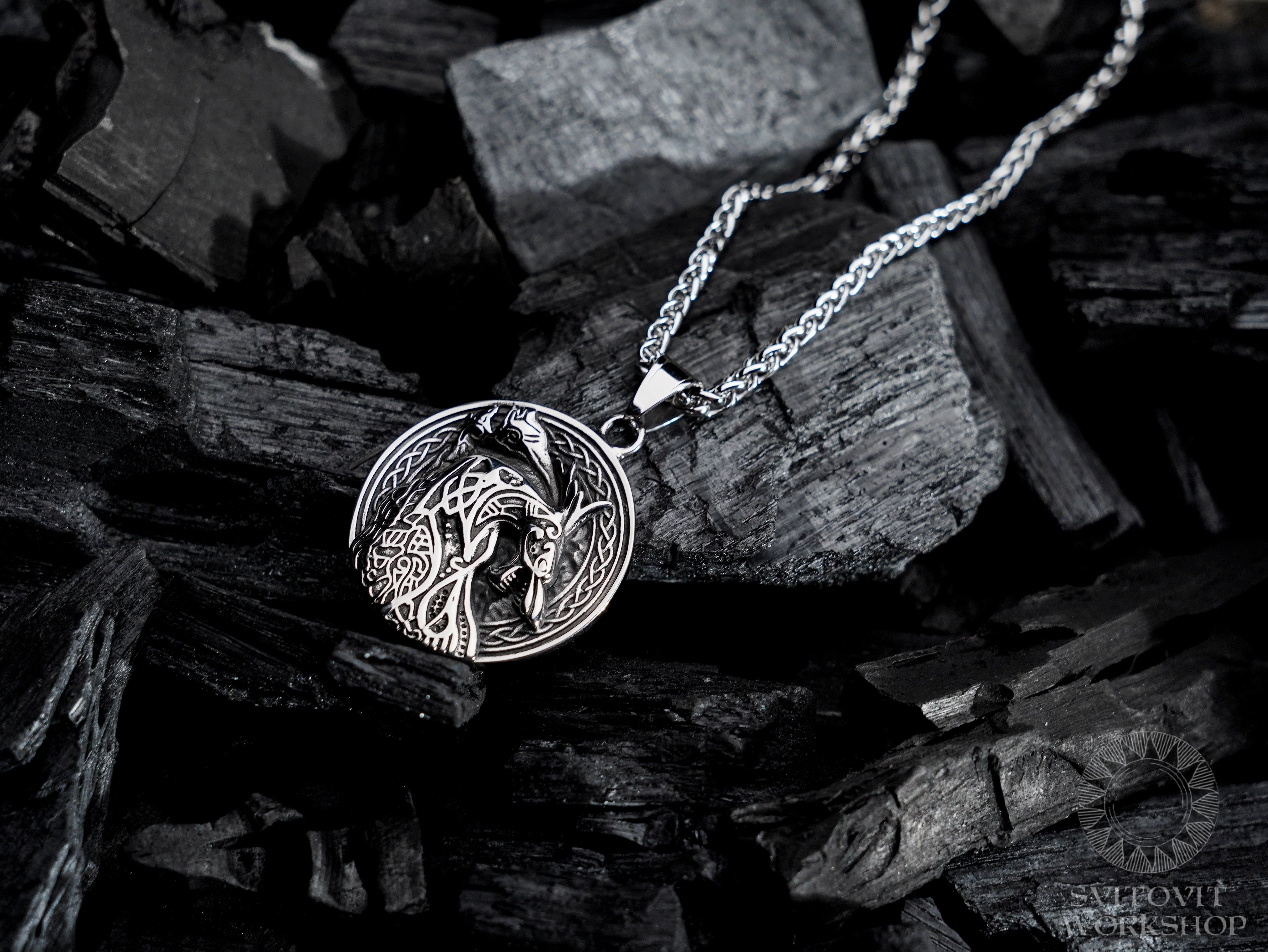 Fenrir necklace • 5-7 days delivery guarantee