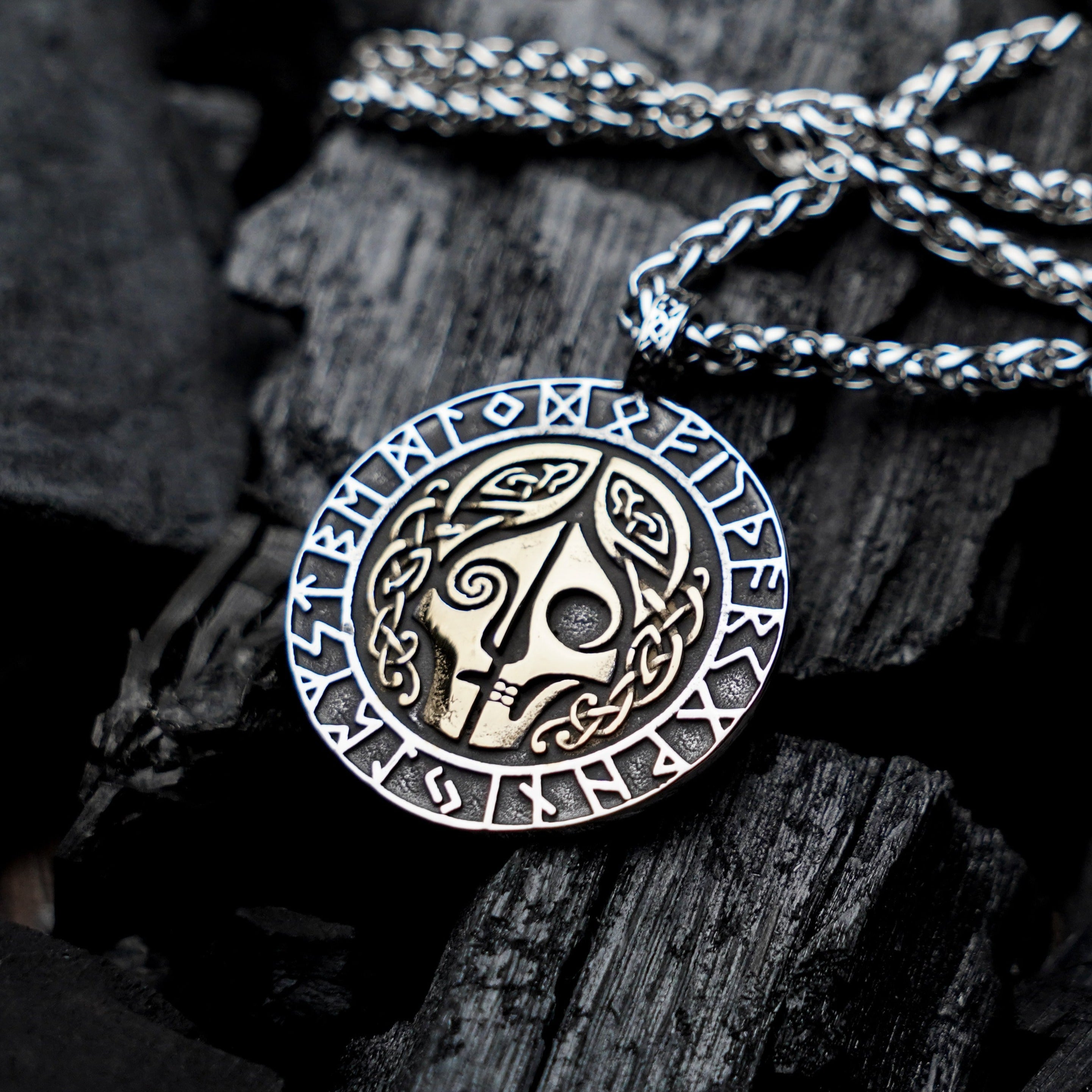 Hel necklace • 5-7 days delivery guarantee