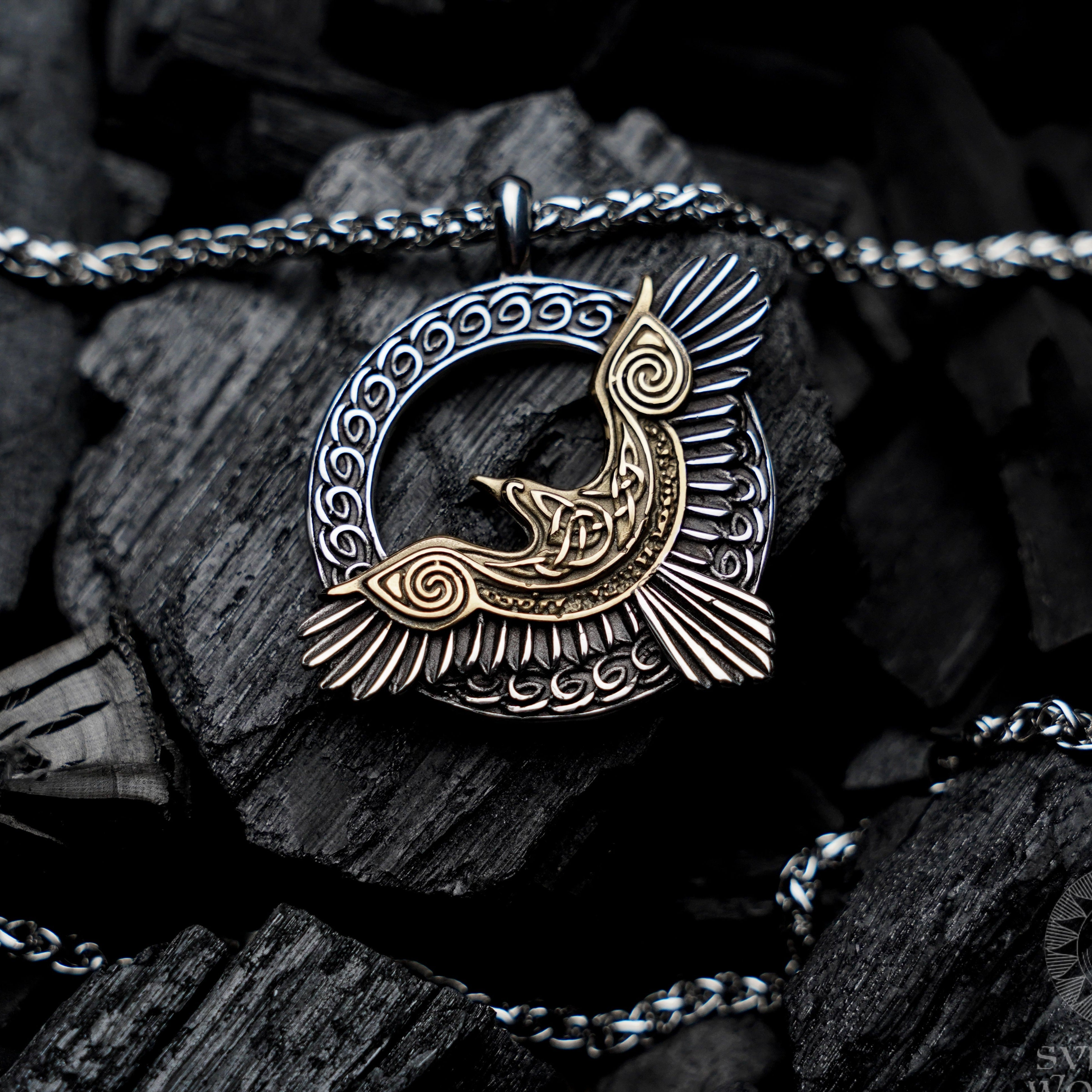 Raven necklace • 5-7 days delivery guarantee