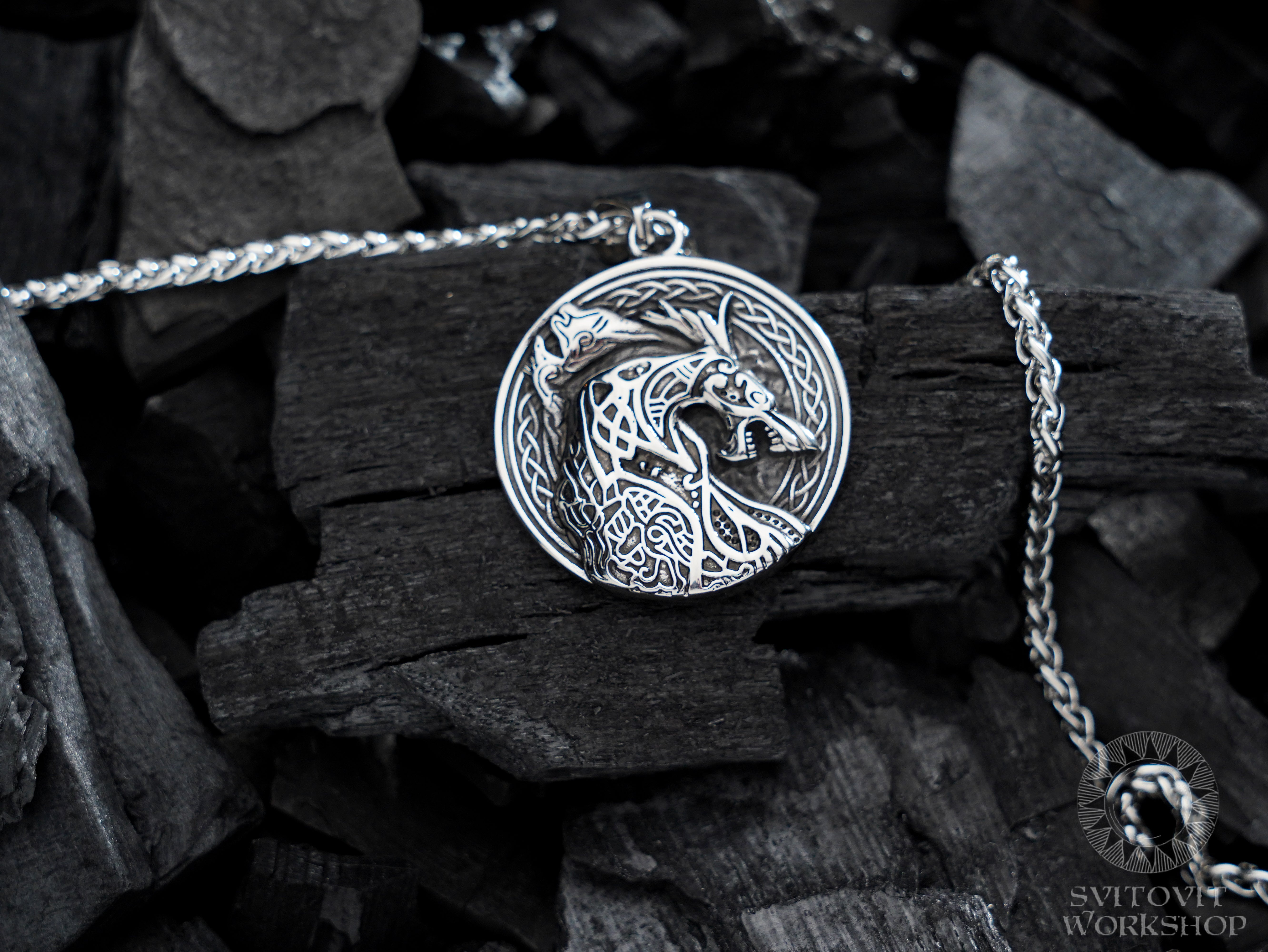 Fenrir necklace • 5-7 days delivery guarantee