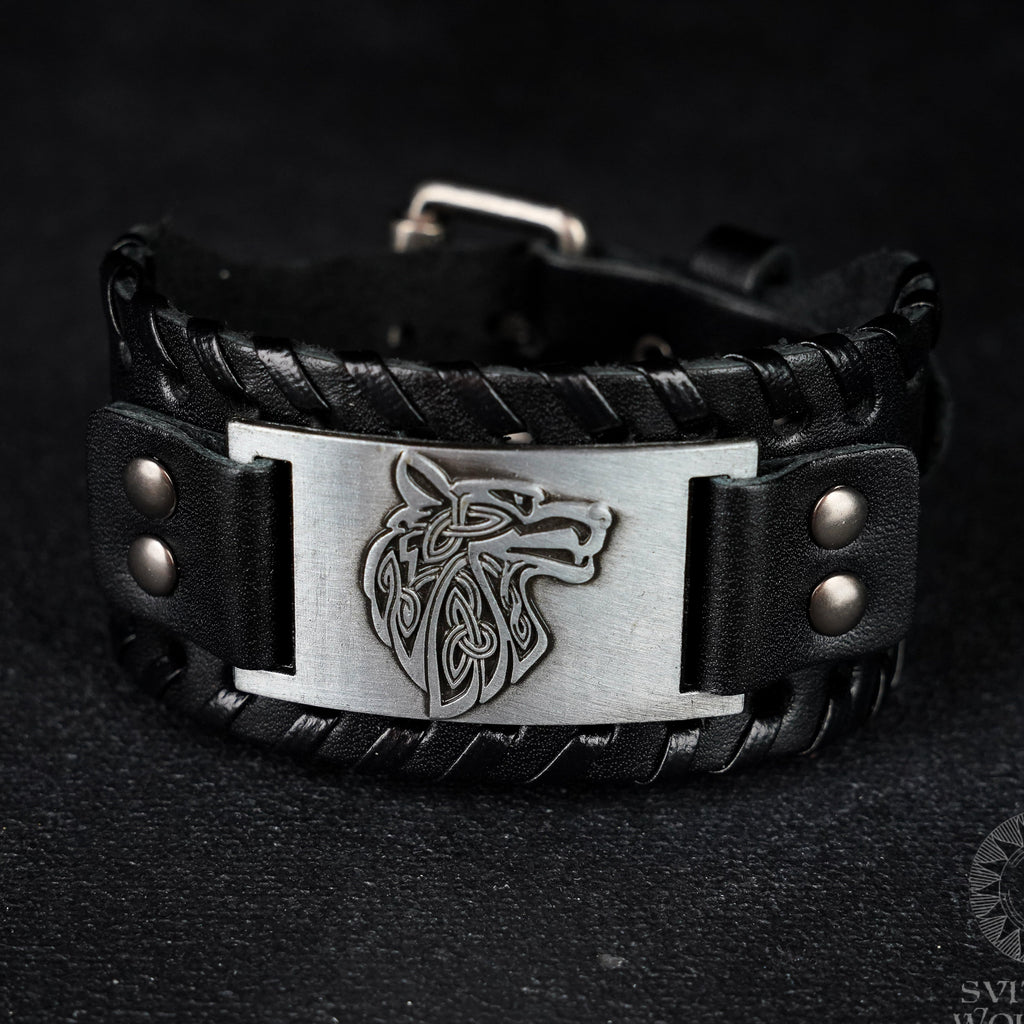 Wolf leather bracelet