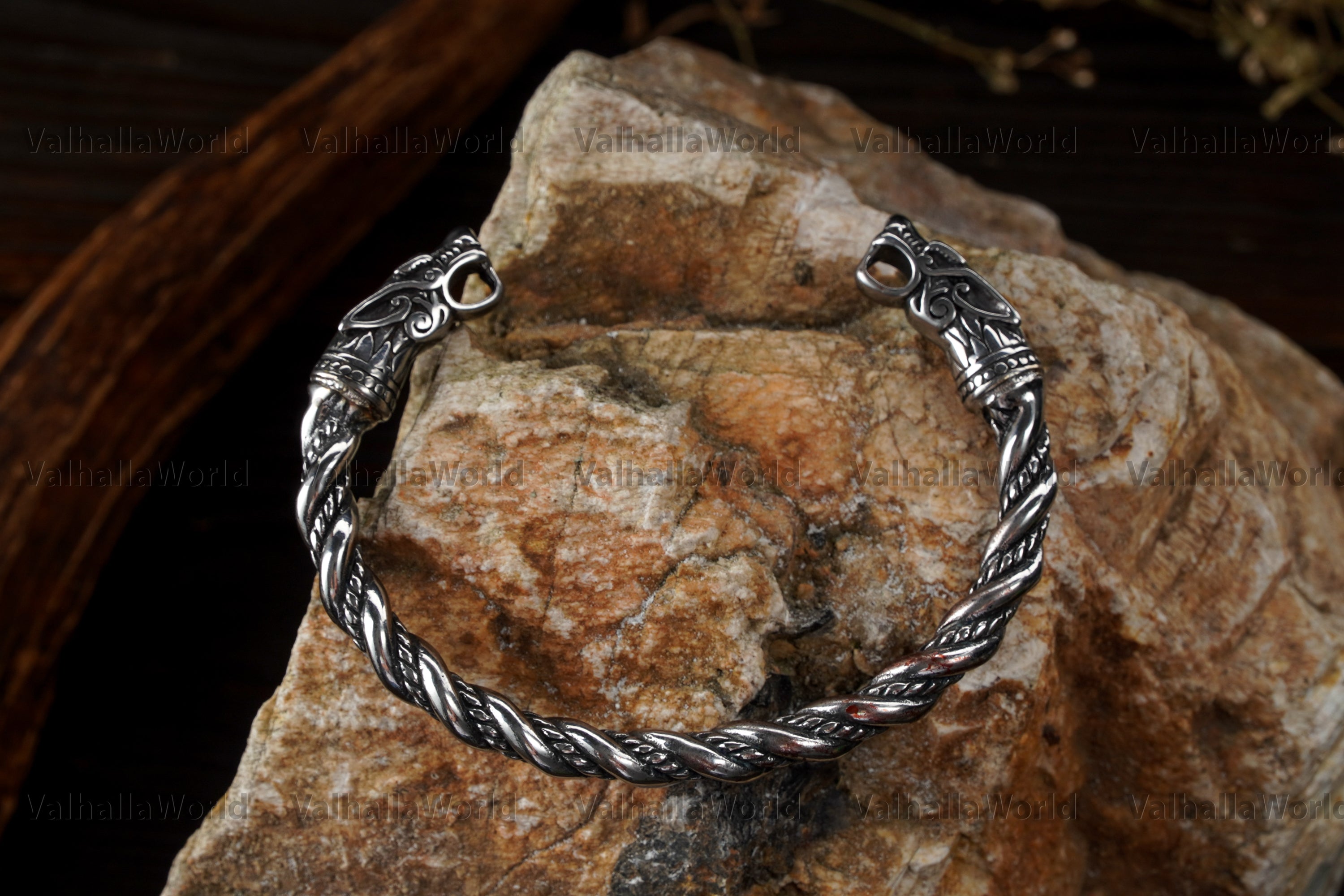 Wolf Bracelet for men • 5-7 days delivery within USA