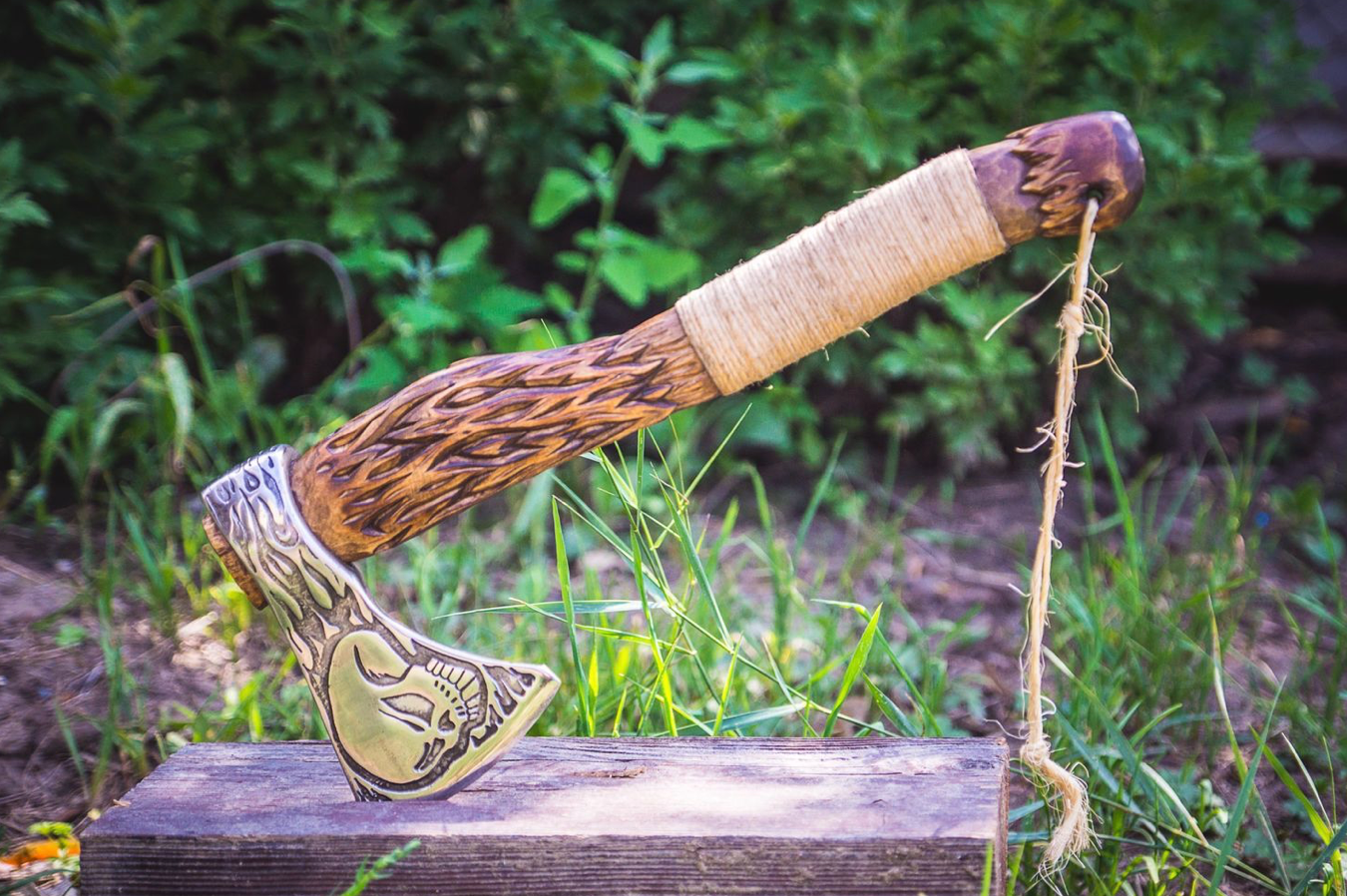 Engraved axe - SKULL - Valhallaworld