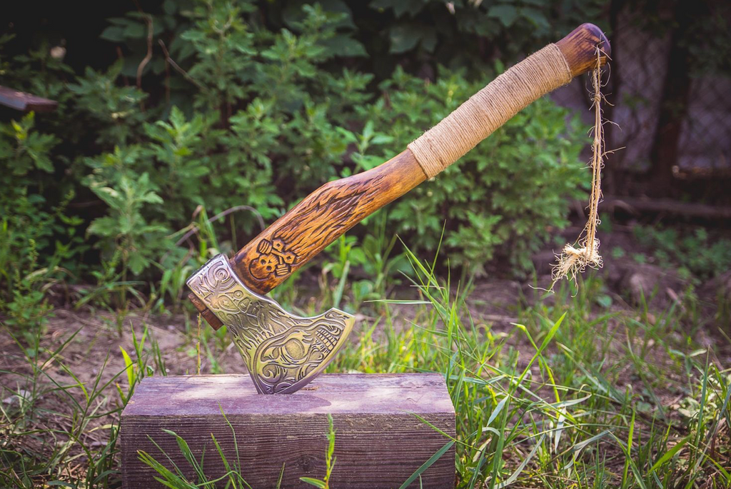 Engraved axe - SKULL - Valhallaworld