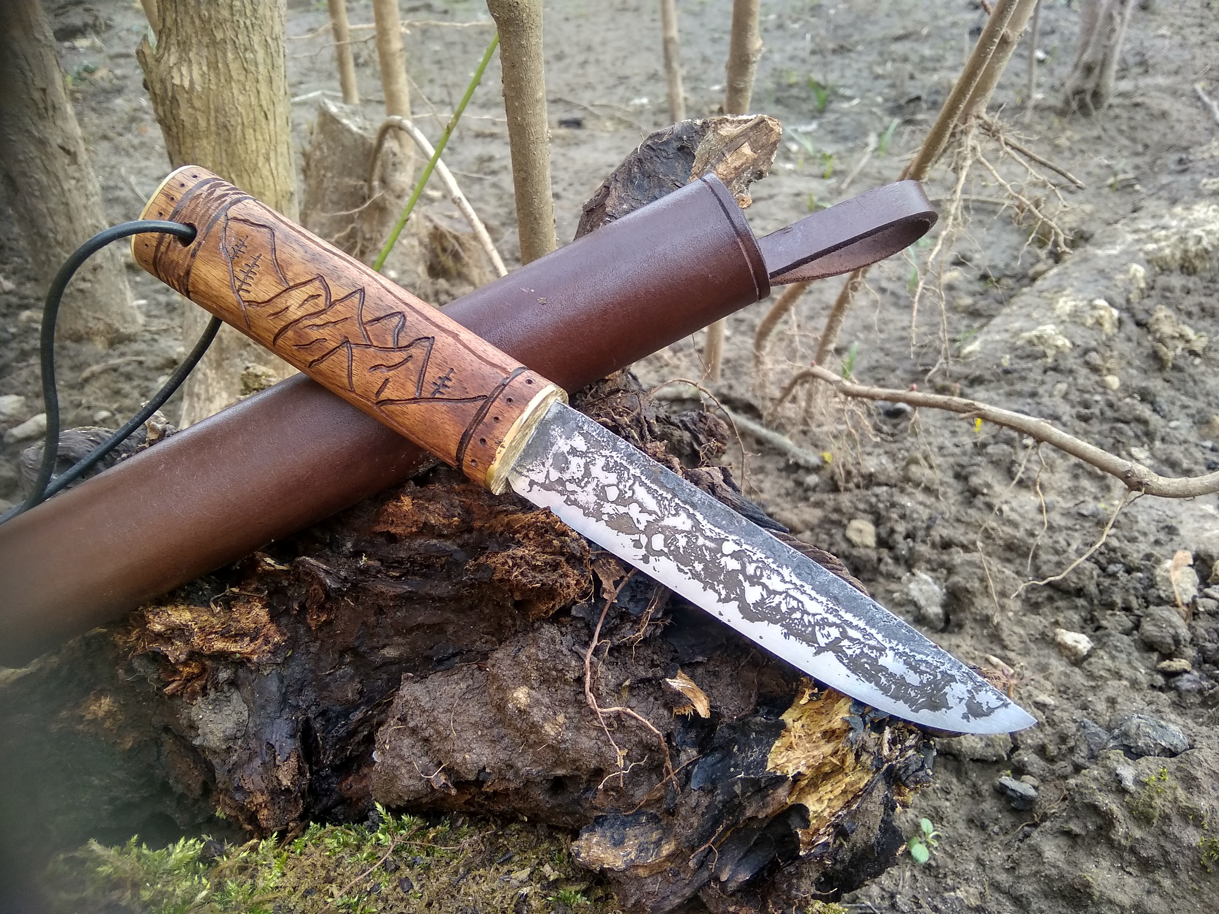 Forged knife with etching - Valhallaworld
