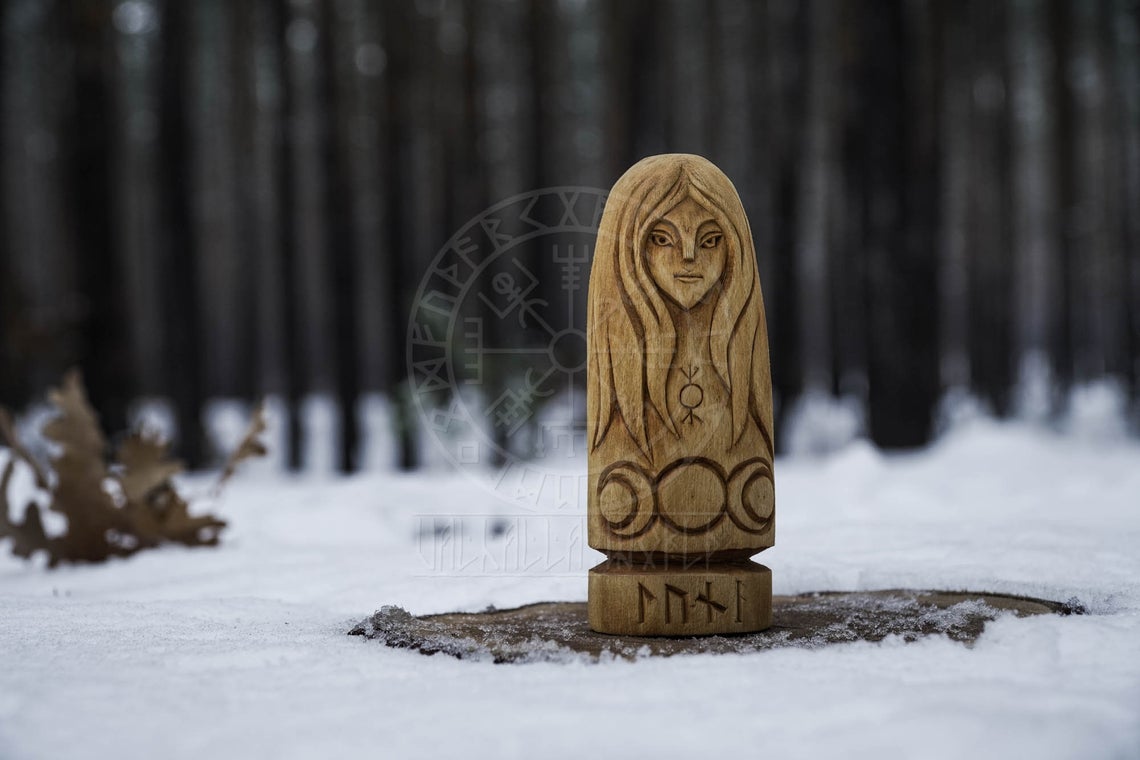 Luna norse goddess