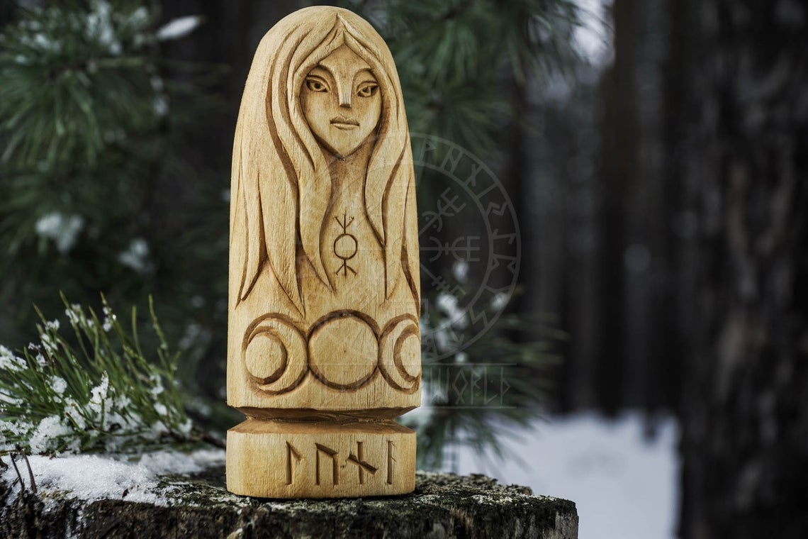 Luna celtic statue