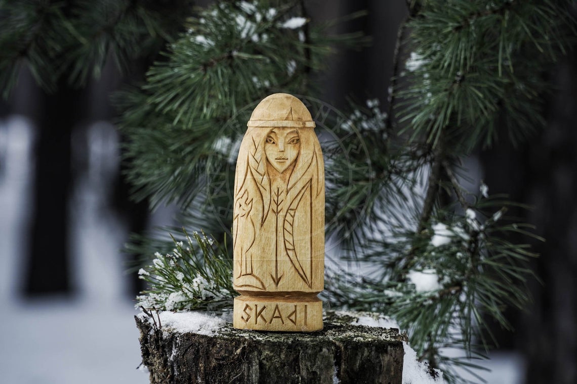 Skadi statue