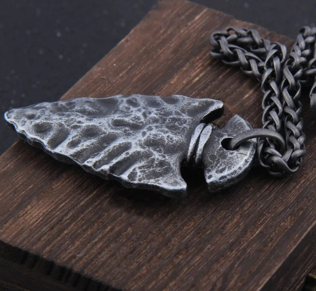 Spear head necklace