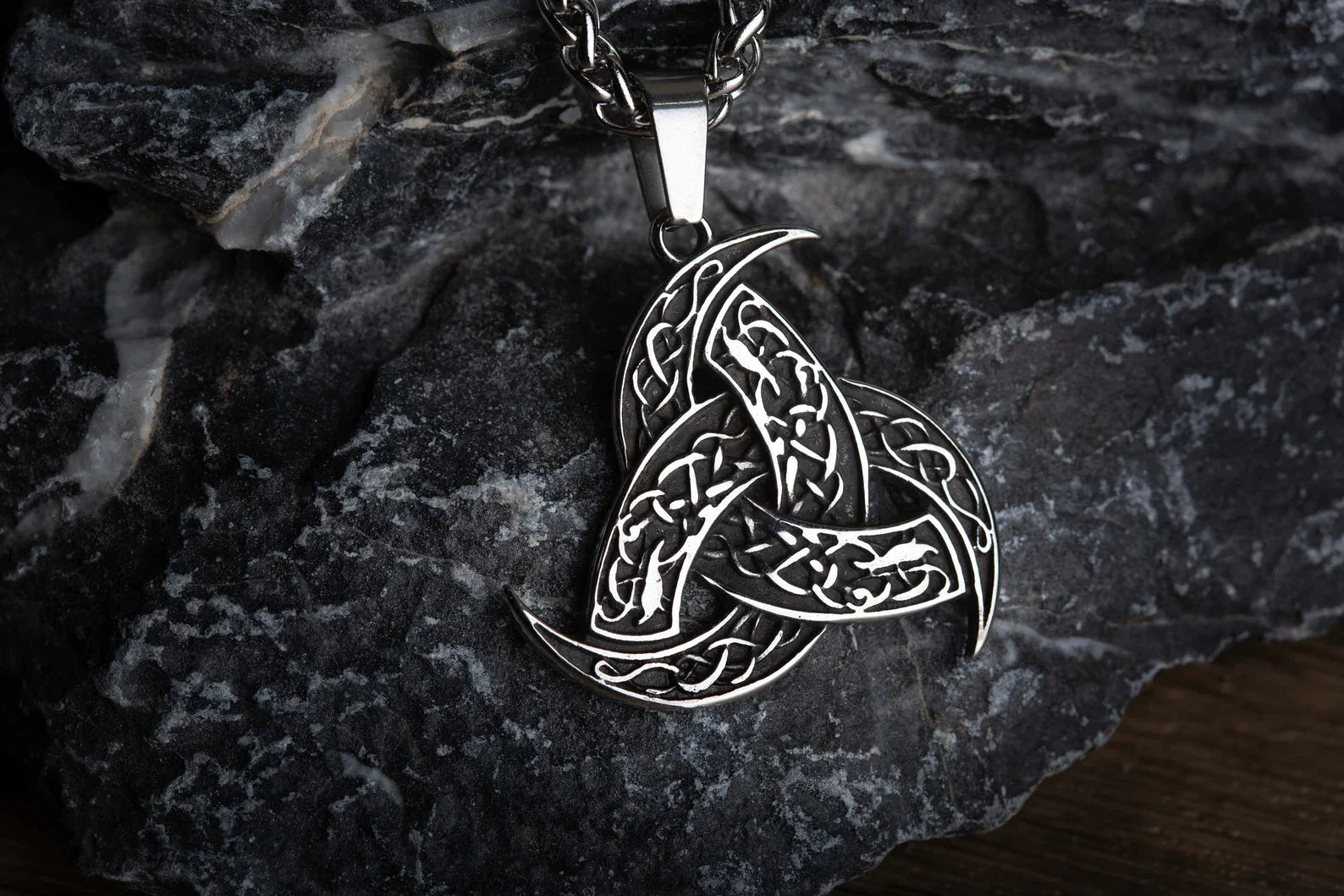 Triple Horn of Odin necklace • 5-7 days delivery guarantee