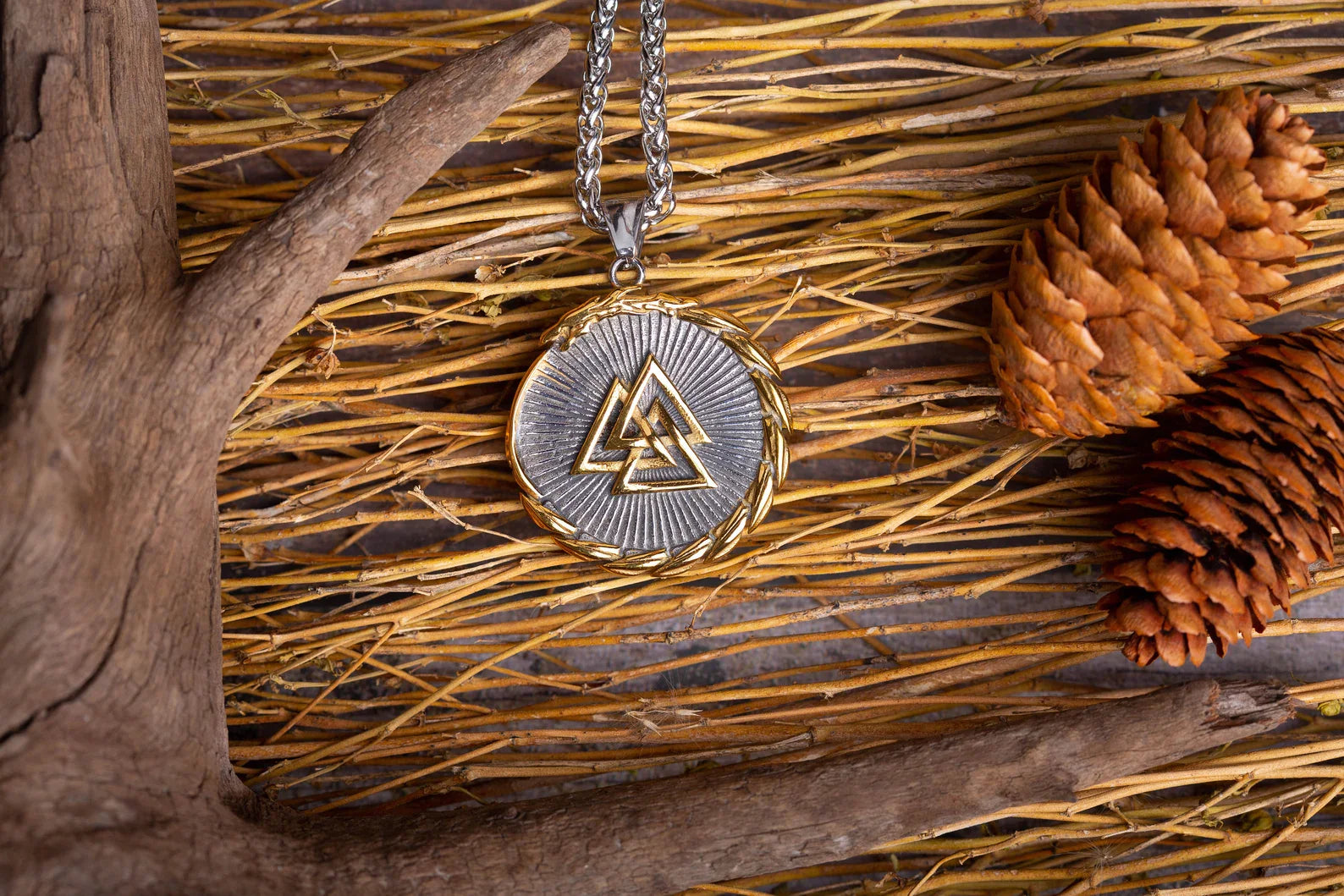 Valknut necklace • 5-7 days delivery guarantee