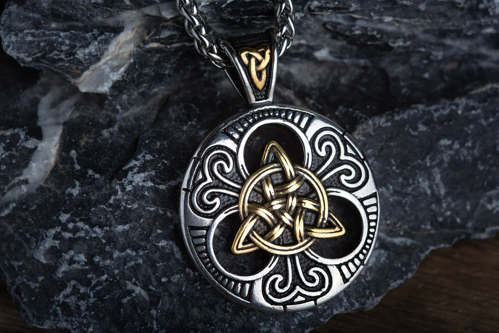 Celtic Triquetra necklace • 5-7 days delivery guarantee