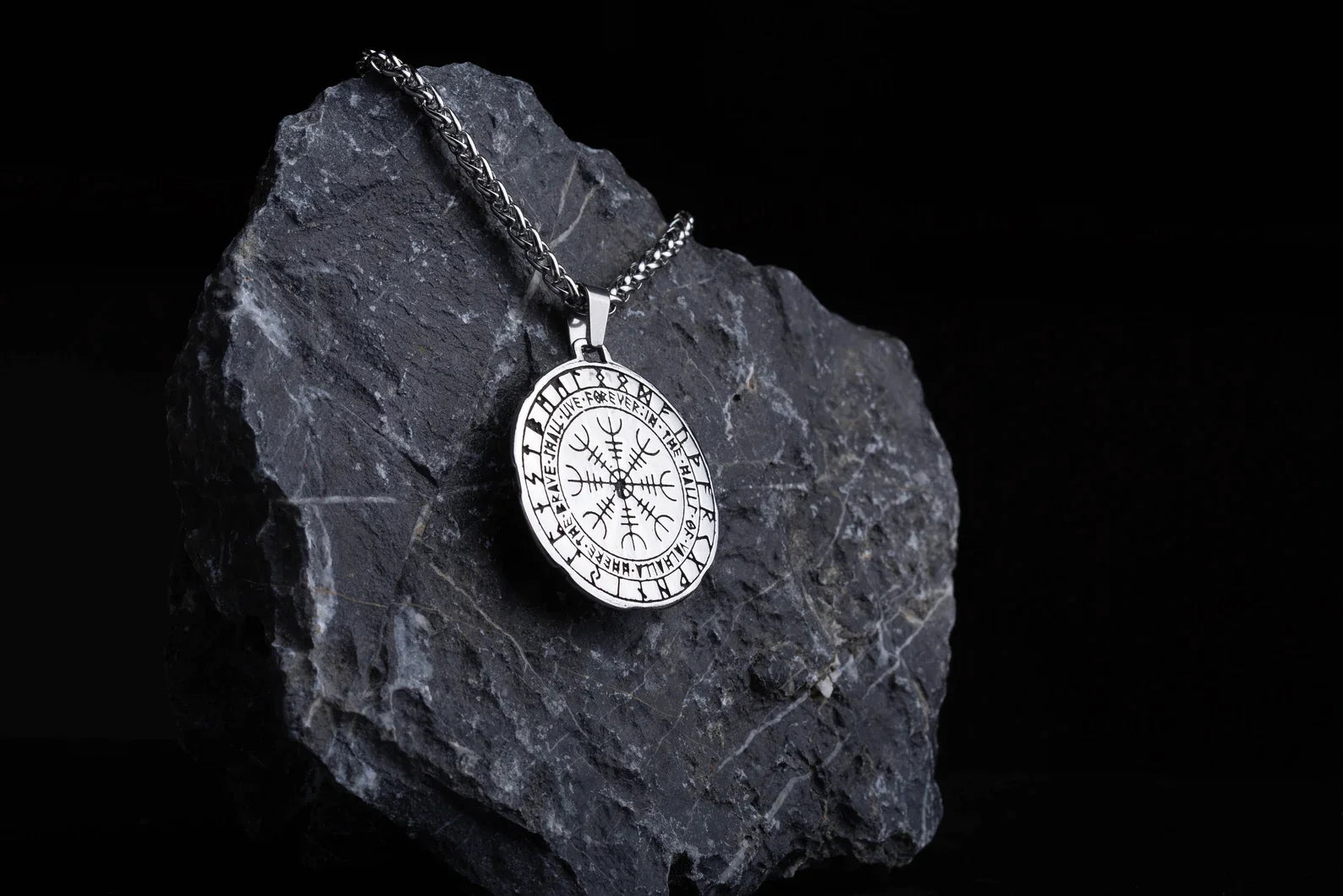 Helm of Awe necklace • 5-7 days delivery guarantee