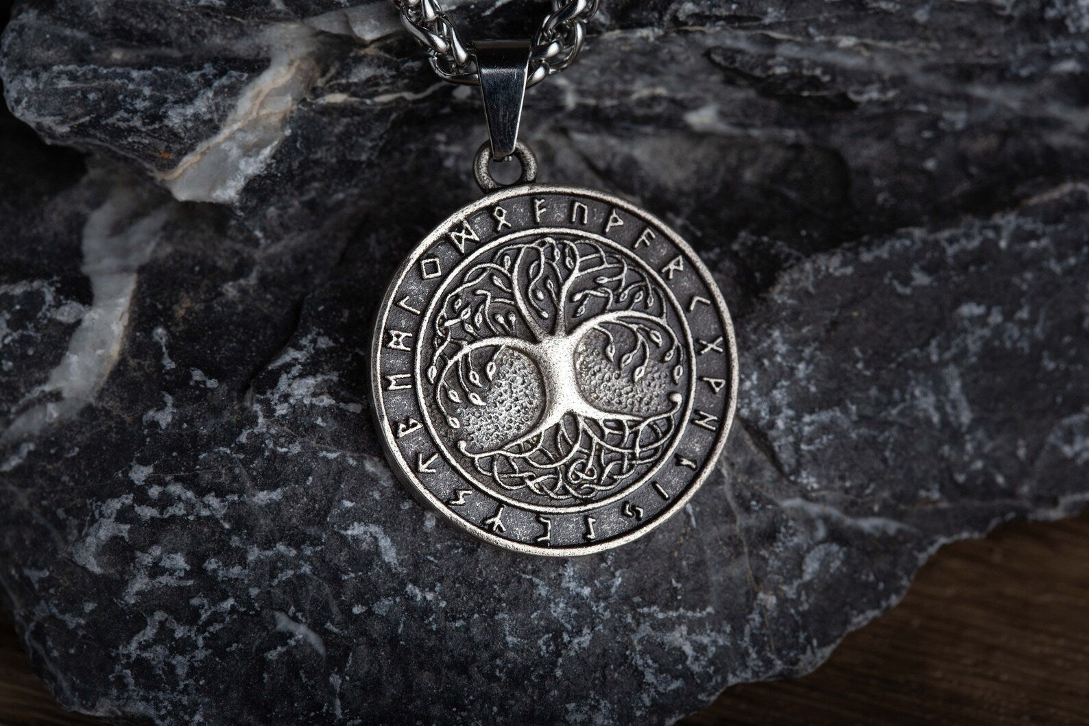 Runic Yggdrasil necklace • 5-7 days delivery guarantee