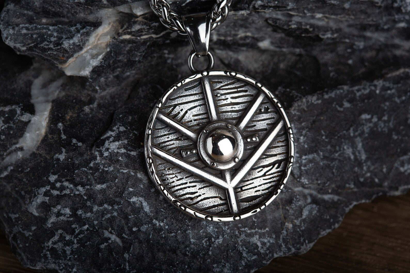 Viking Shield necklace • 5-7 days delivery guarantee