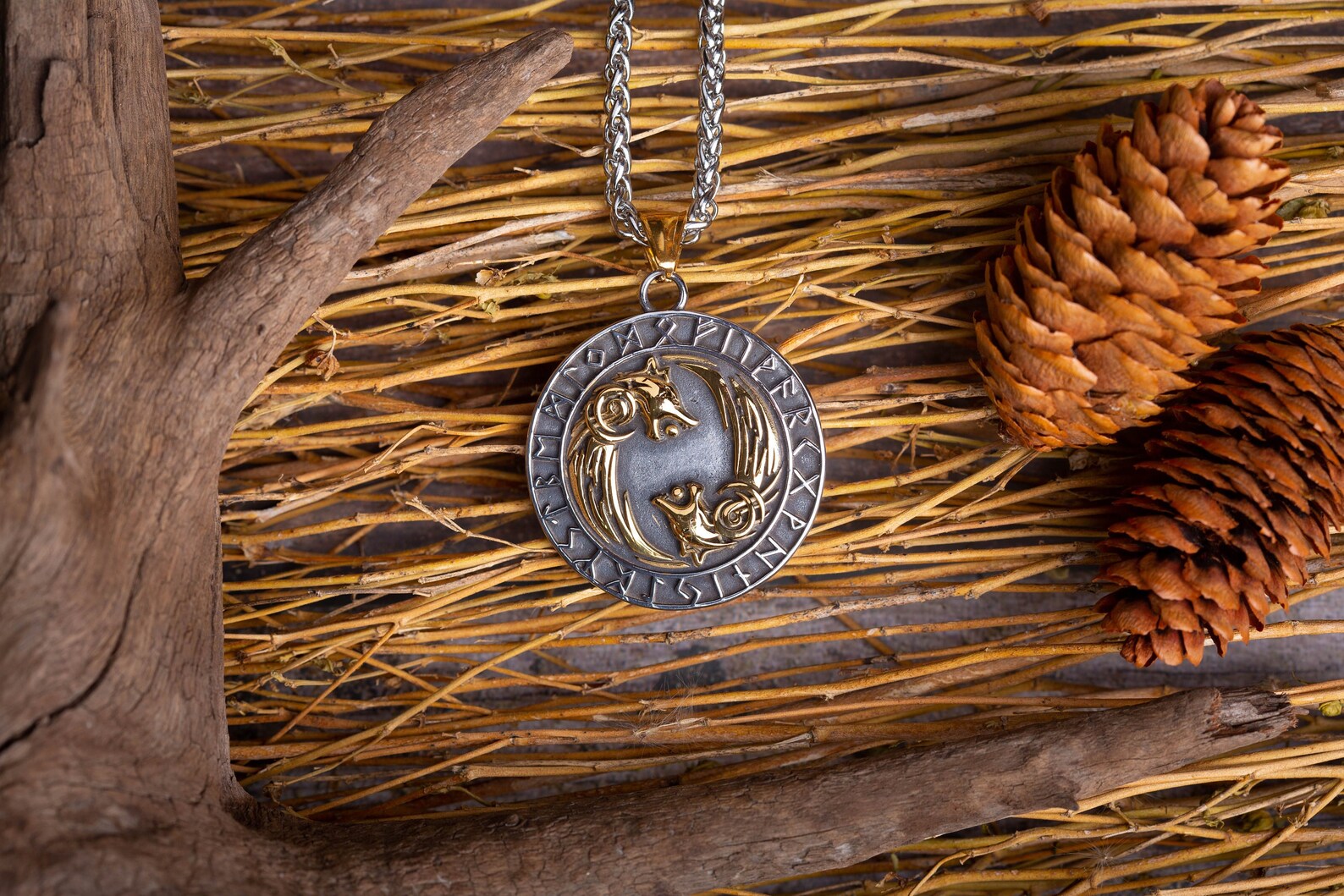 Norse Yin Yang necklace • 5-7 days delivery guarantee