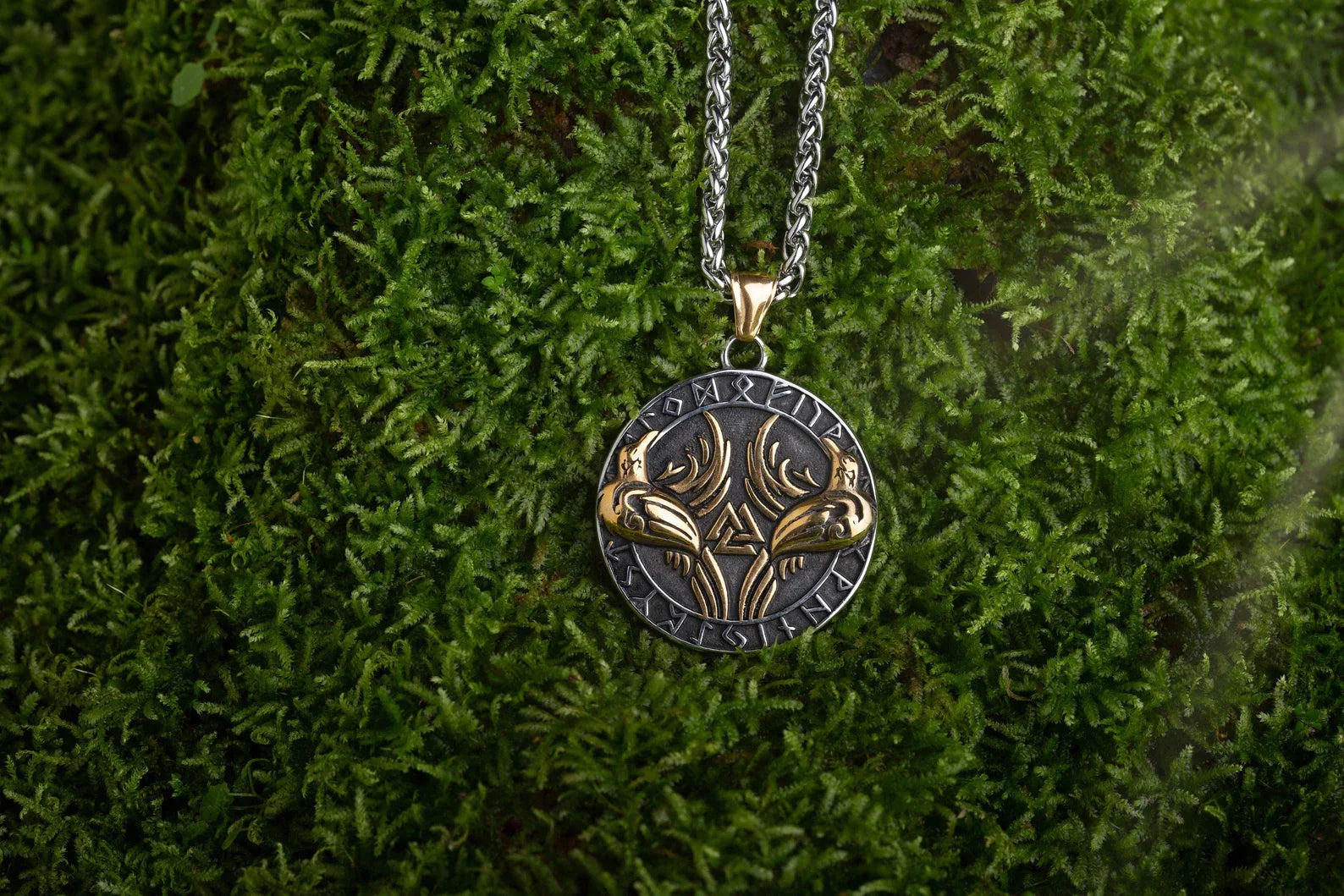 Raven and Valknut necklace • 5-7 days delivery guarantee