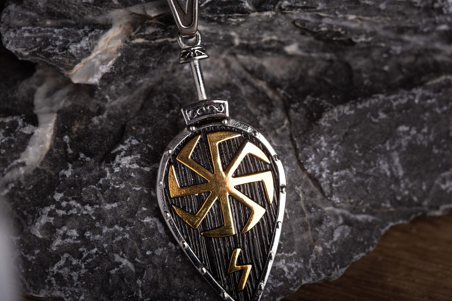 Kolovrat Shield necklace • 5-7 days delivery guarantee