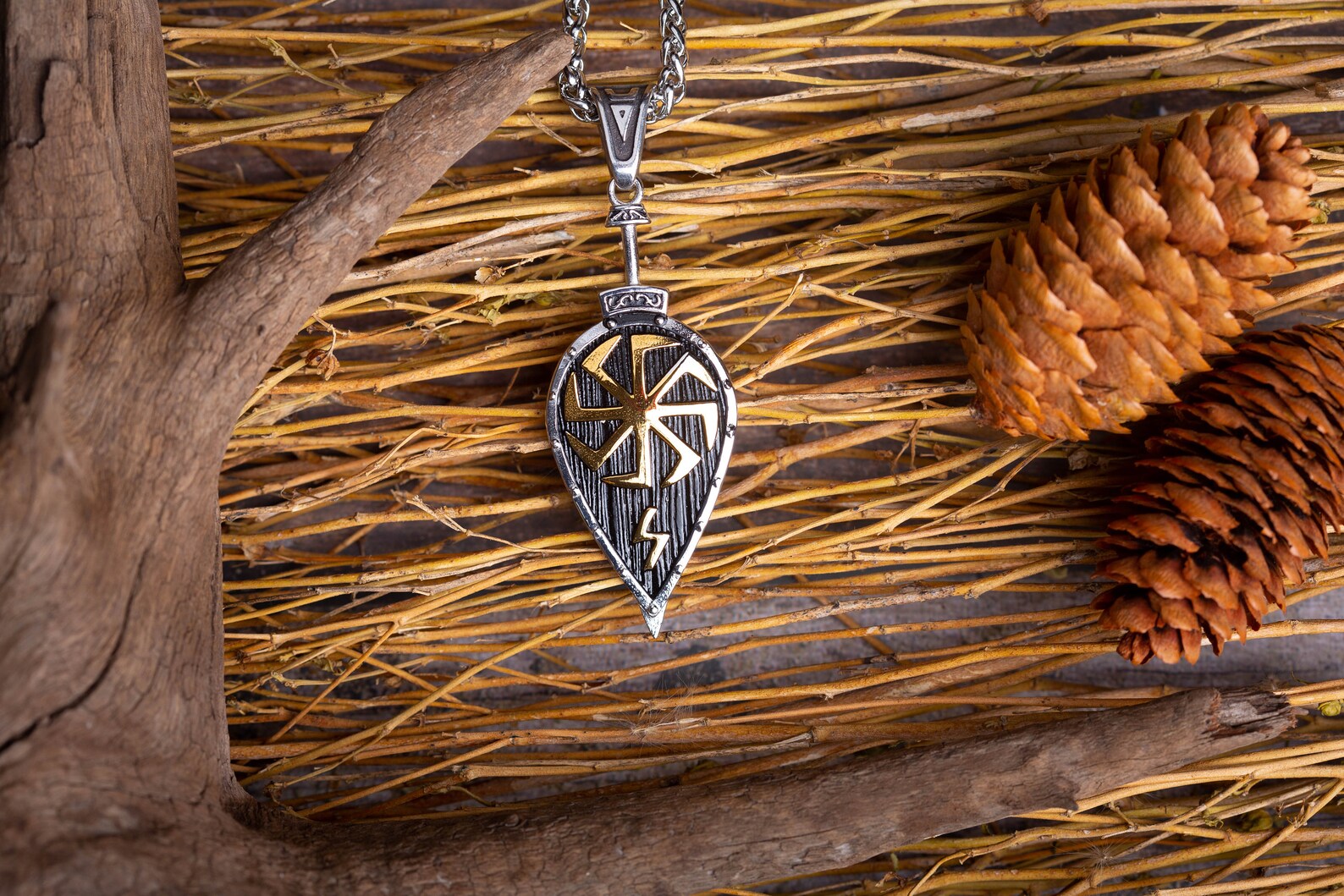 Kolovrat Shield necklace • 5-7 days delivery guarantee