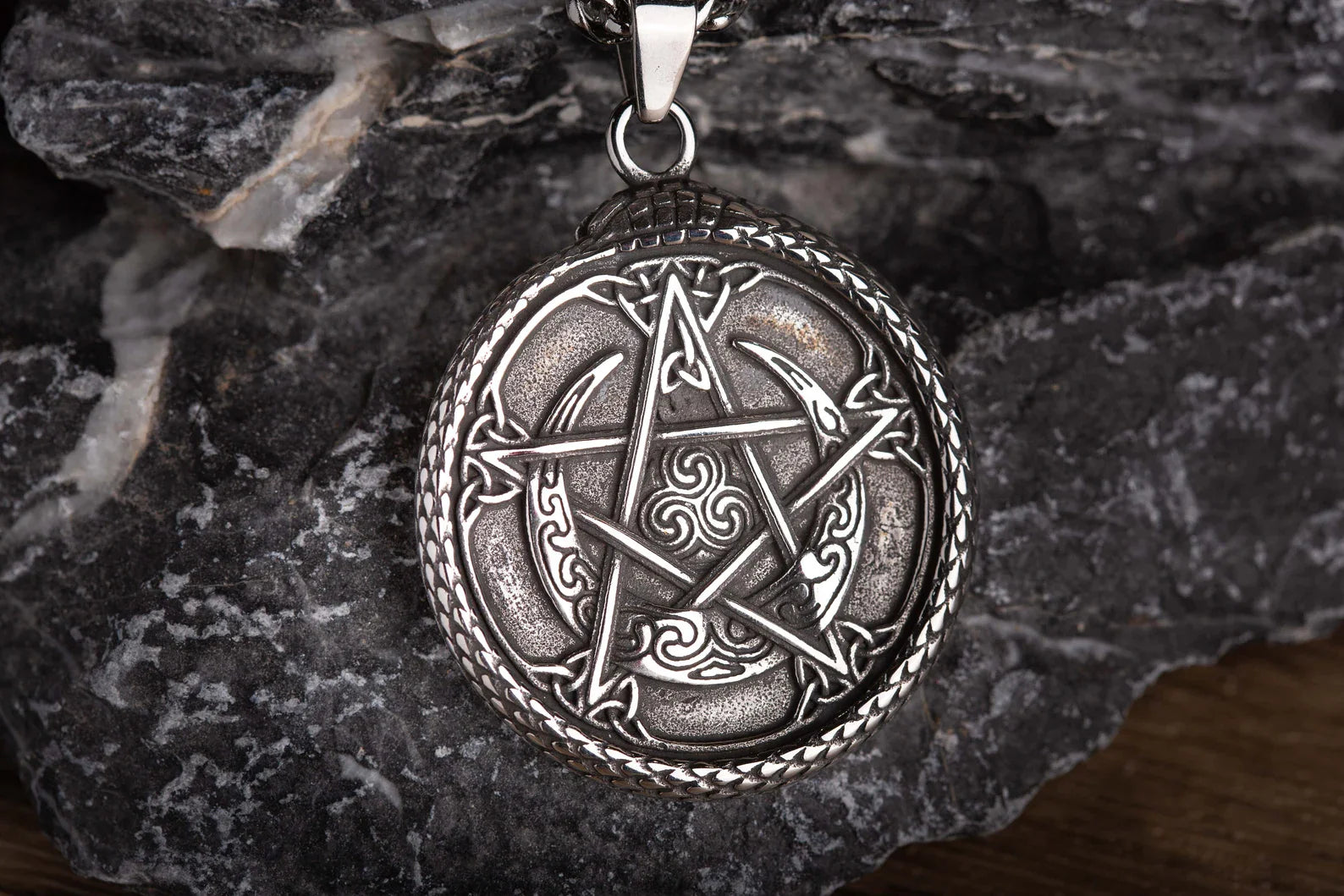 Yggdrasil and Ouroboros necklace • 5-7 days delivery guarantee