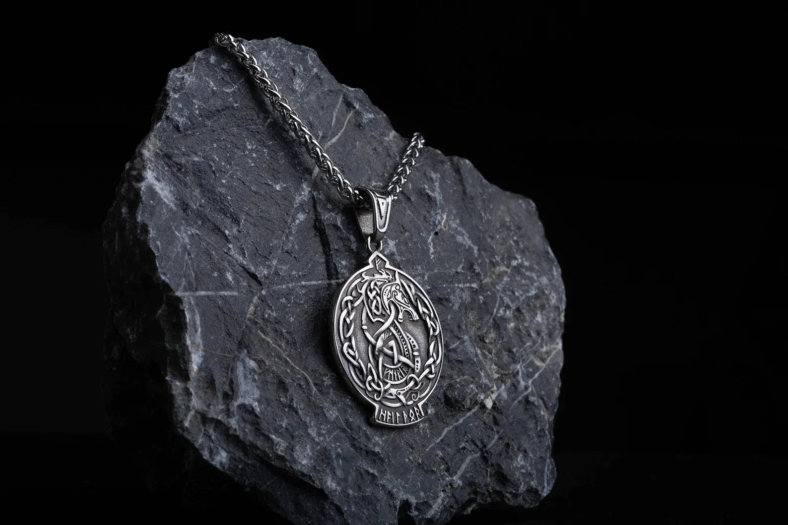 Fenrir necklace • 5-7 days delivery guarantee