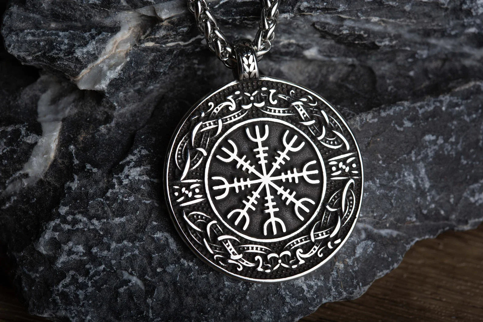 Helm of Awe necklace • 5-7 days delivery guarantee