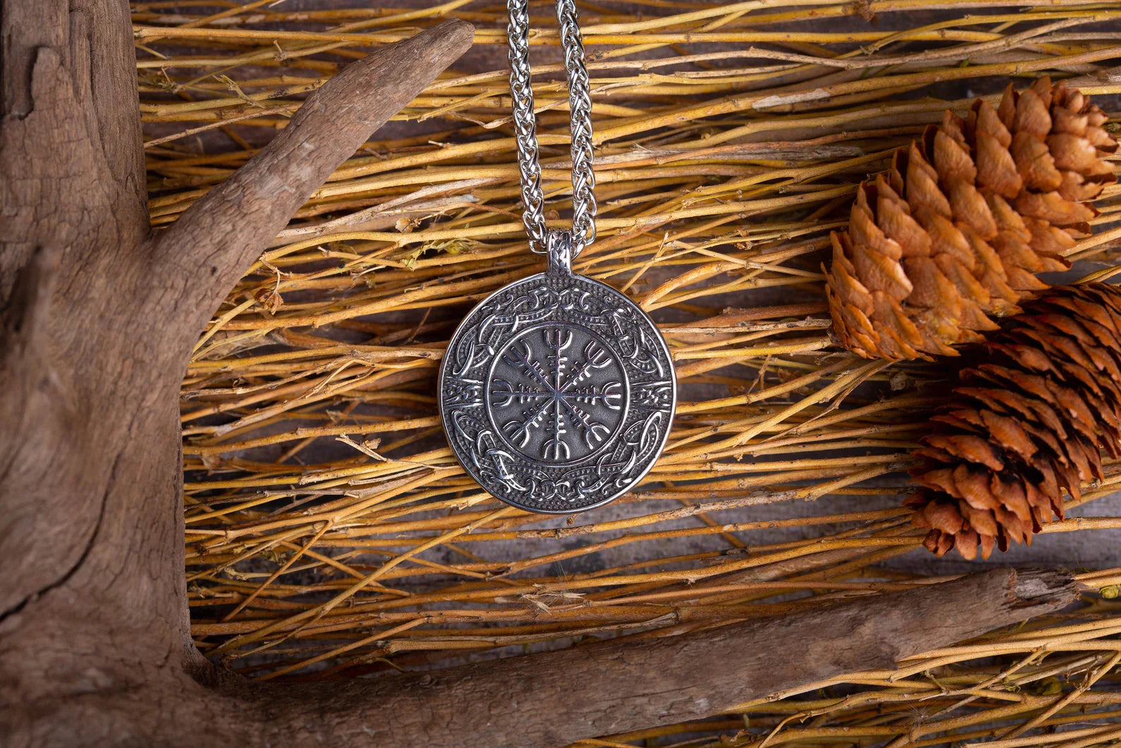 Helm of Awe necklace • 5-7 days delivery guarantee