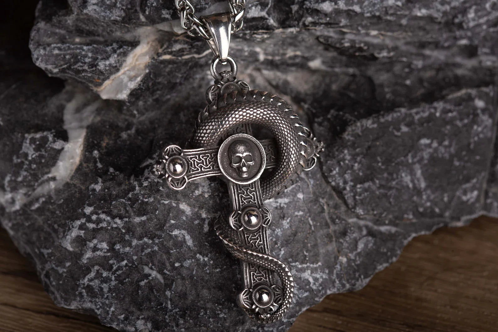 Skull Cross necklace, 5-7 days delivery guarantee
