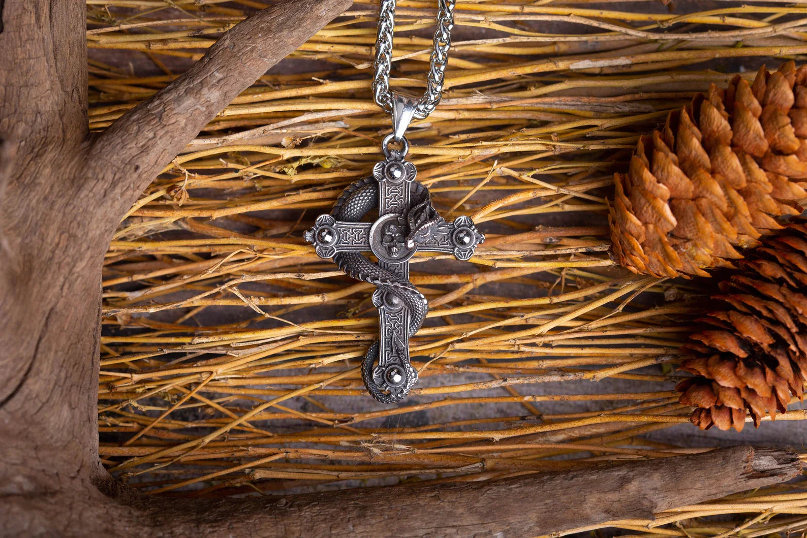 Skull Cross necklace, 5-7 days delivery guarantee
