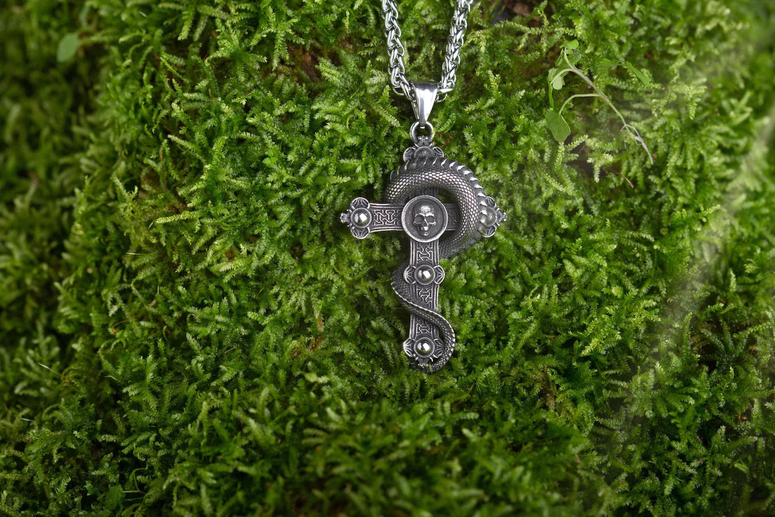 Skull Cross necklace, 5-7 days delivery guarantee