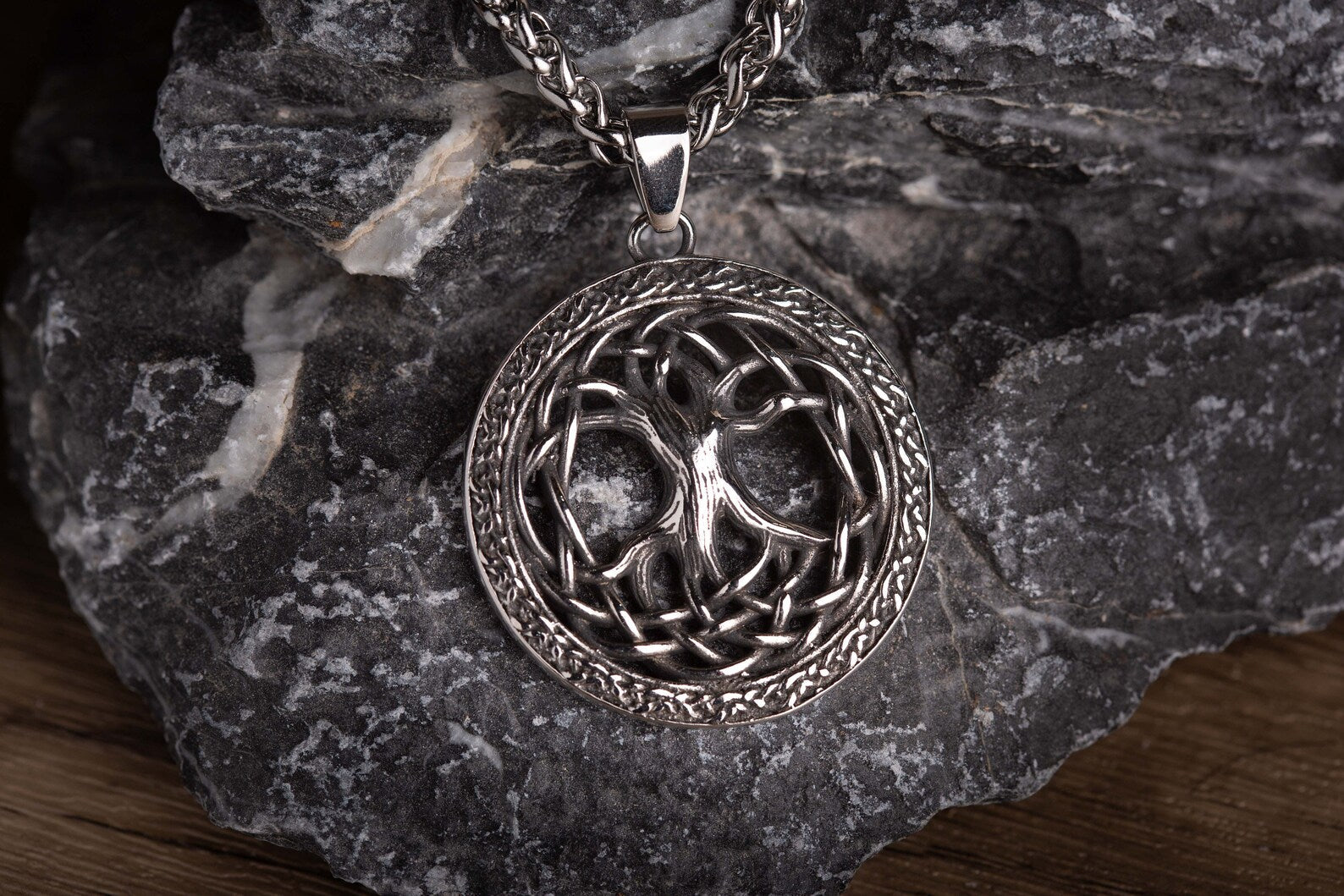 Traditional Yggdrasil necklace • 5-7 days delivery guarantee