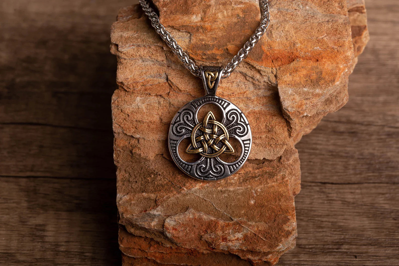Celtic Triquetra necklace • 5-7 days delivery guarantee