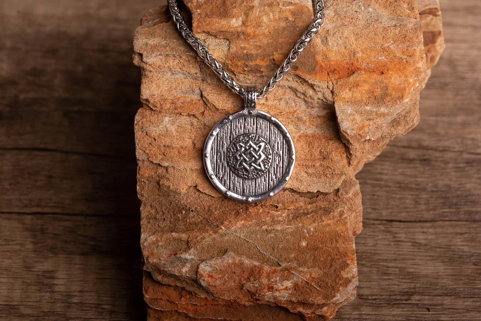 Slavic Knot Shield necklace • 5-7 days delivery guarantee