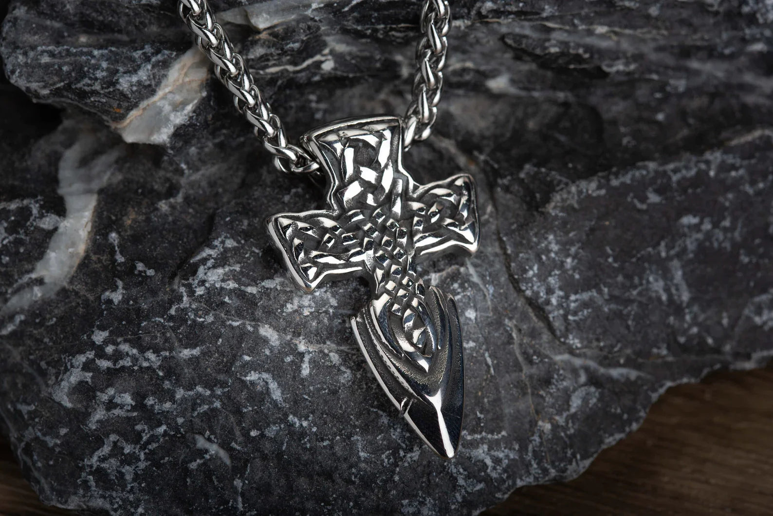 Celtic Cross necklace • 5-7 days delivery guarantee