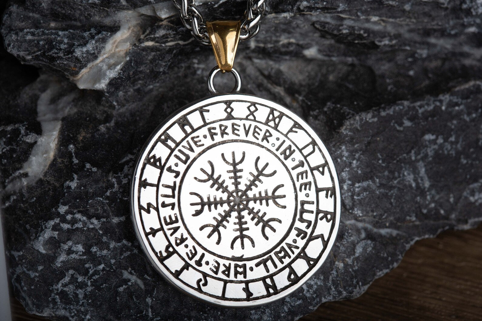 Norse Yin Yang necklace • 5-7 days delivery guarantee