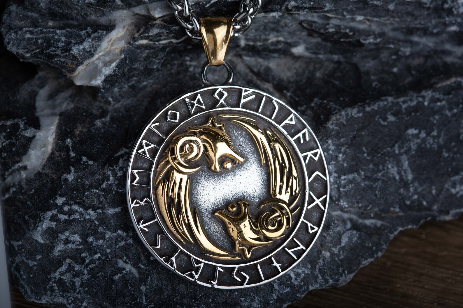 Norse Yin Yang necklace • 5-7 days delivery guarantee