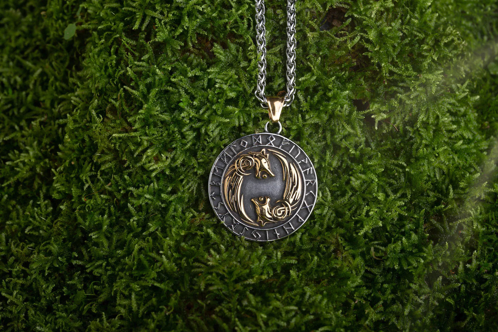 Norse Yin Yang necklace • 5-7 days delivery guarantee