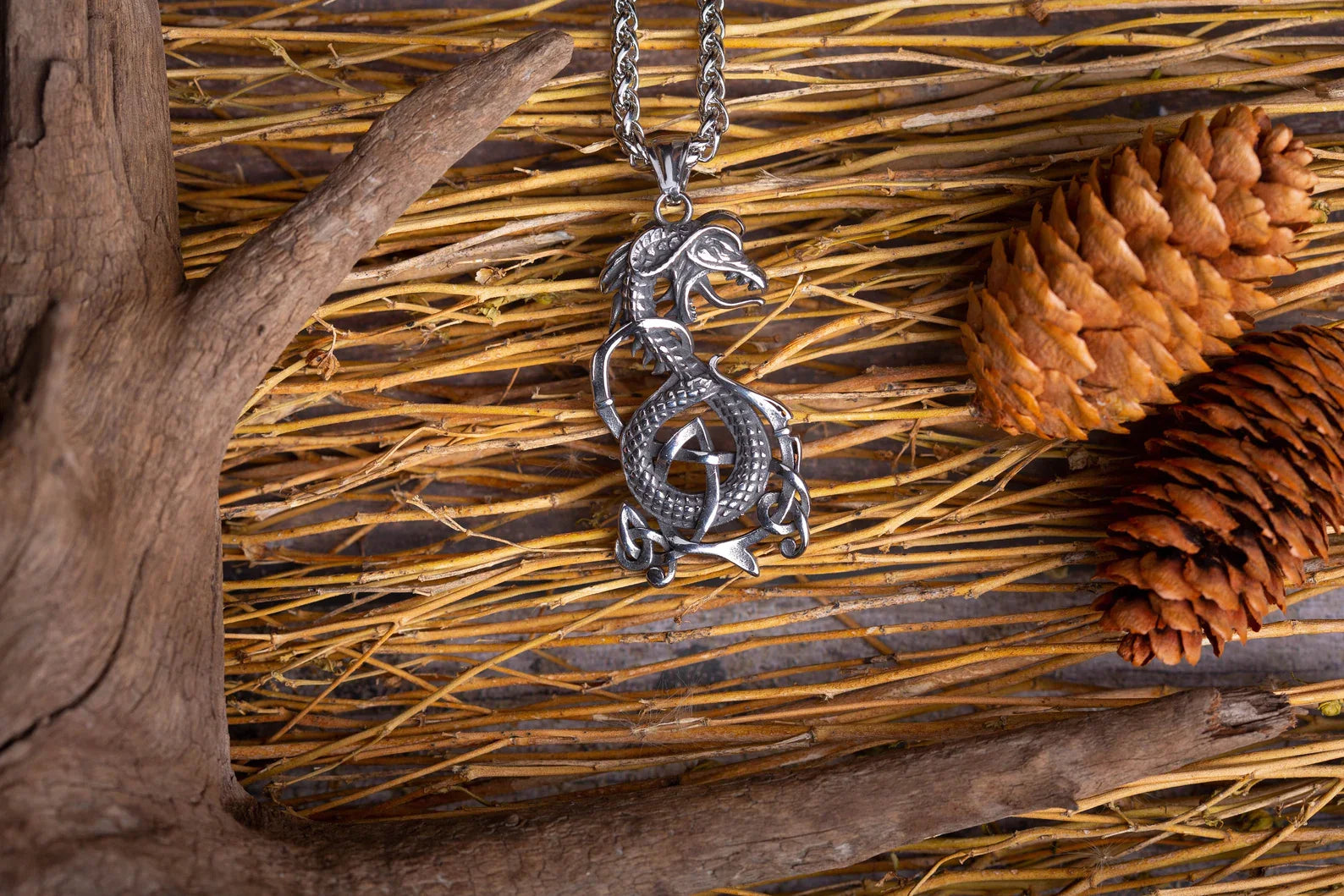 Jormungand necklace • 5-7 days delivery guarantee