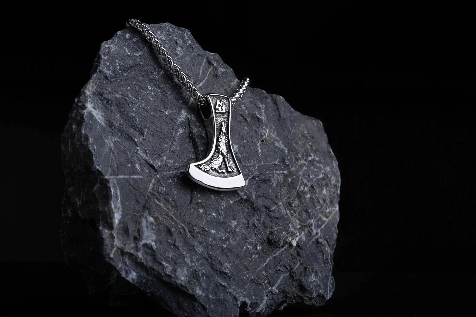 Norse Axe necklace • 5-7 days delivery guarantee