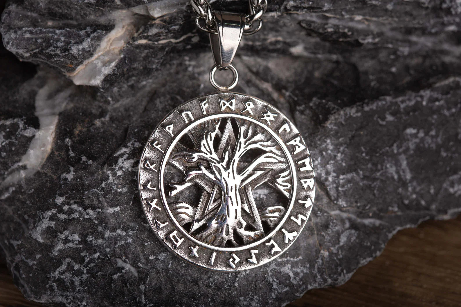 Yggdrasil necklace • 5-7 days delivery guarantee