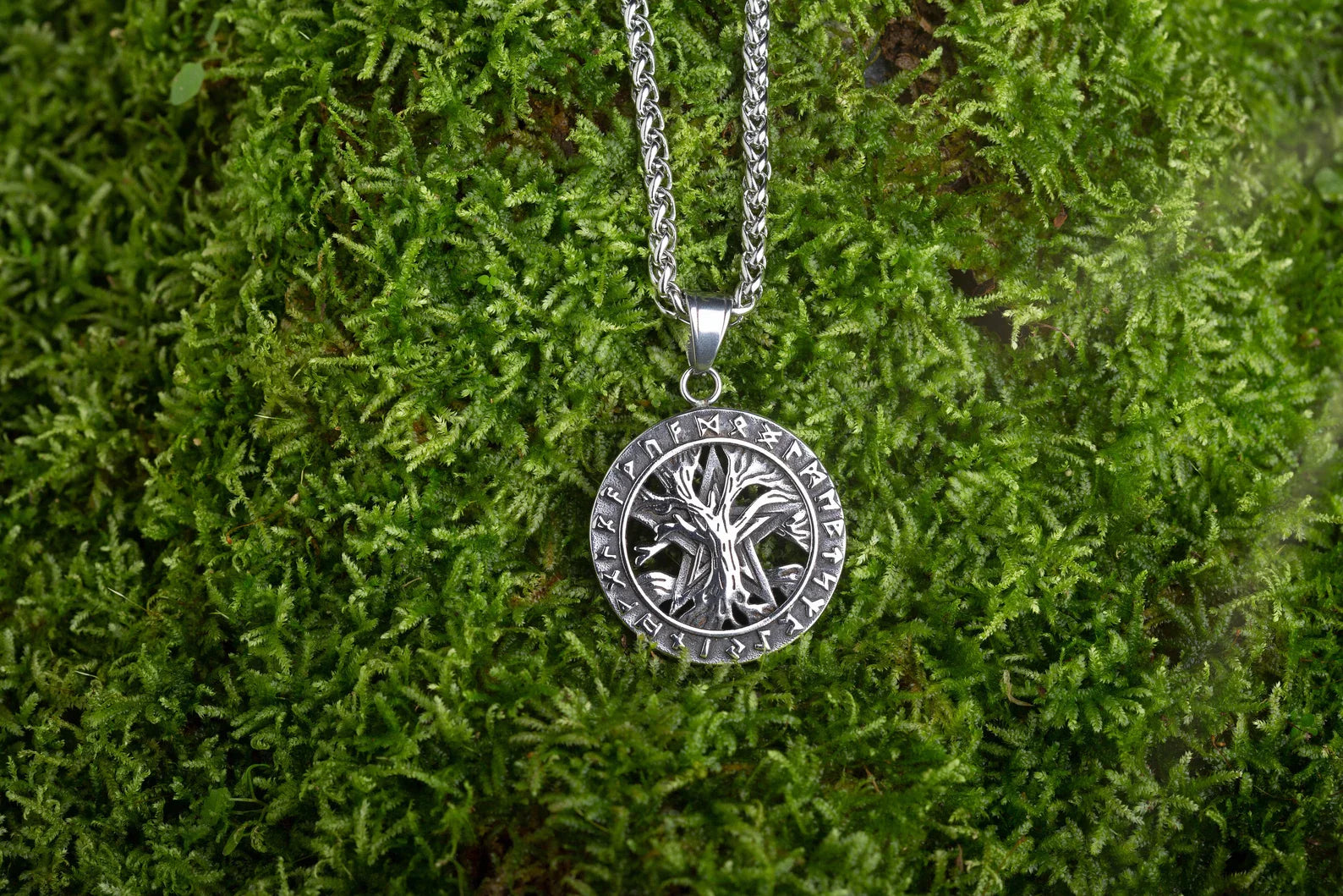 Yggdrasil necklace • 5-7 days delivery guarantee