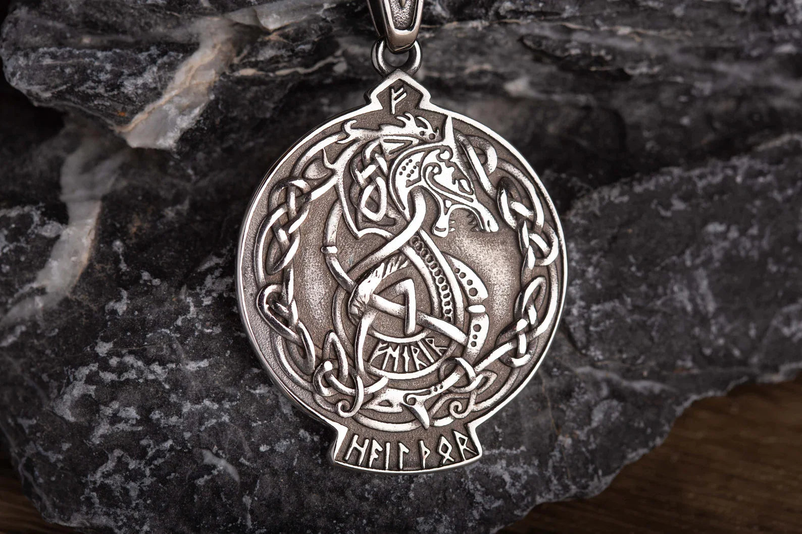 Fenrir necklace • 5-7 days delivery guarantee