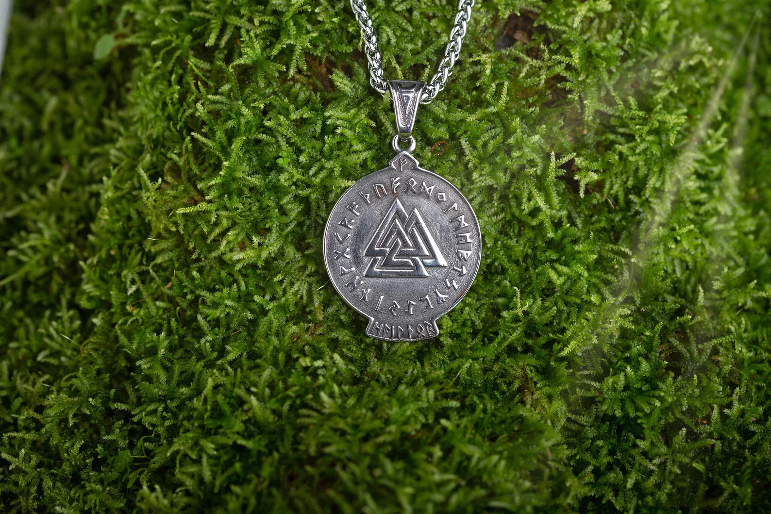 Fenrir necklace • 5-7 days delivery guarantee
