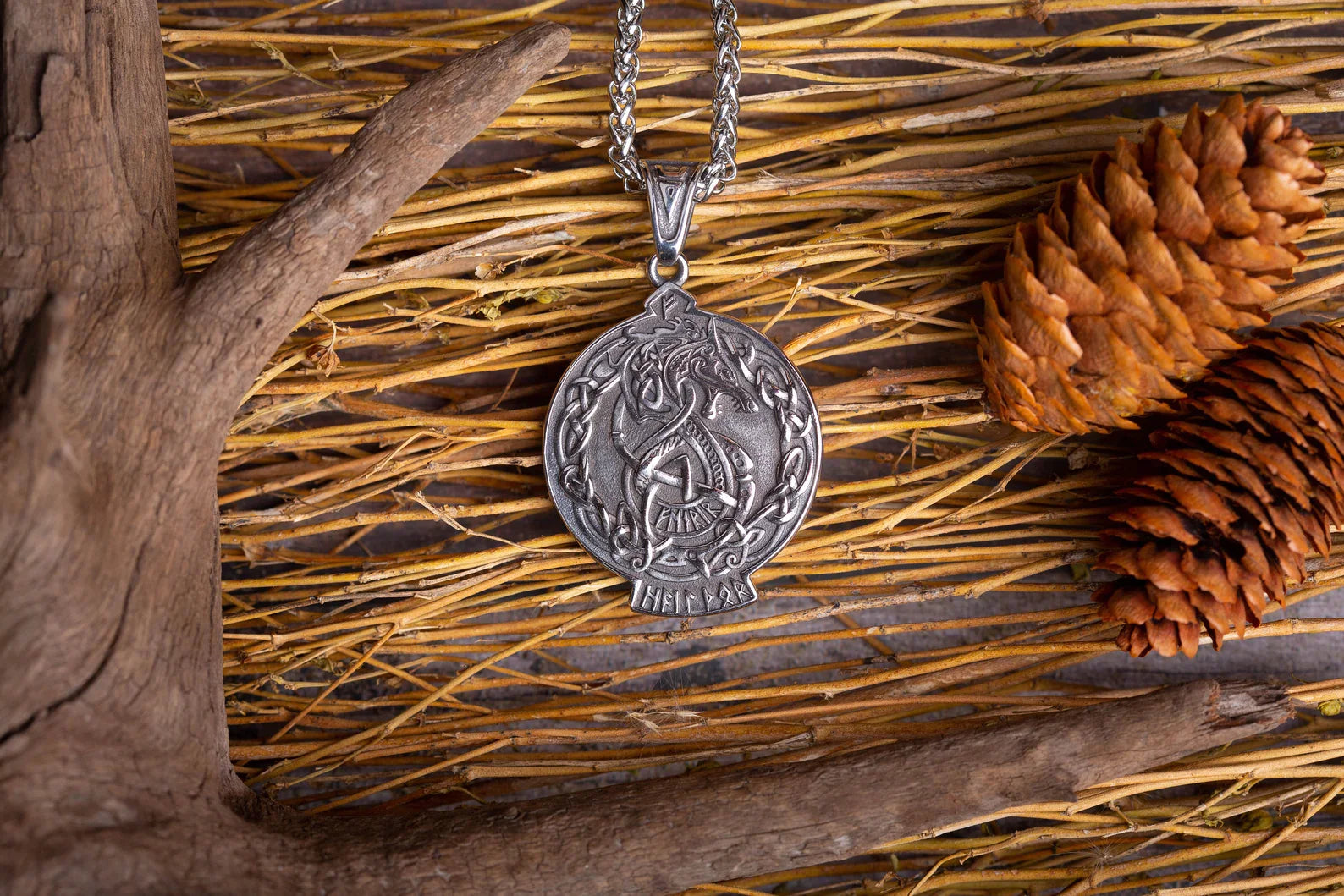 Fenrir necklace • 5-7 days delivery guarantee